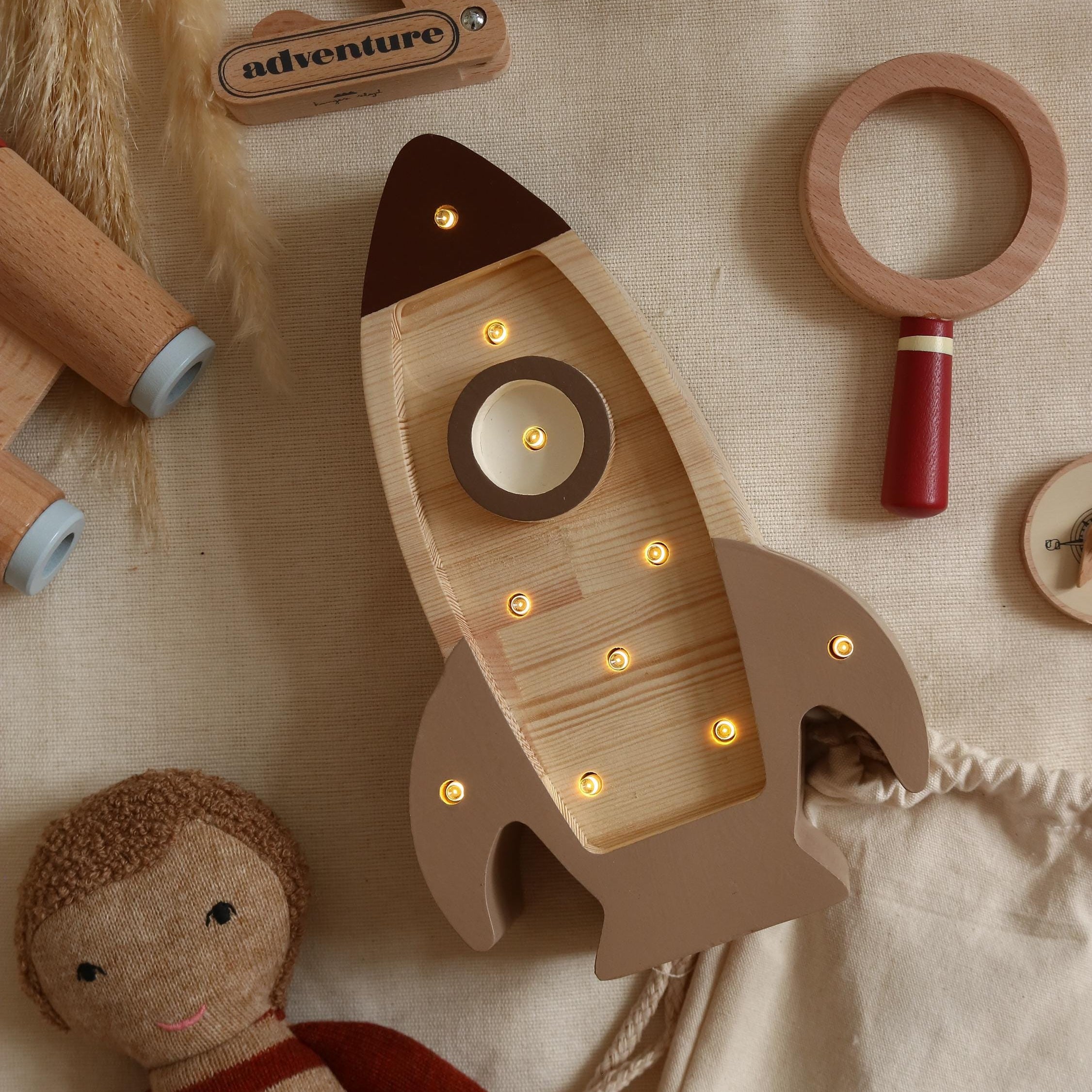 Weltraumraketen-Nachtlicht für kleine Astronauten Kinderzimmer Weltraumthema Natürliche Holzlampe für kleine Entdecker Weltraumabenteuer Deko Kosmischer Junge