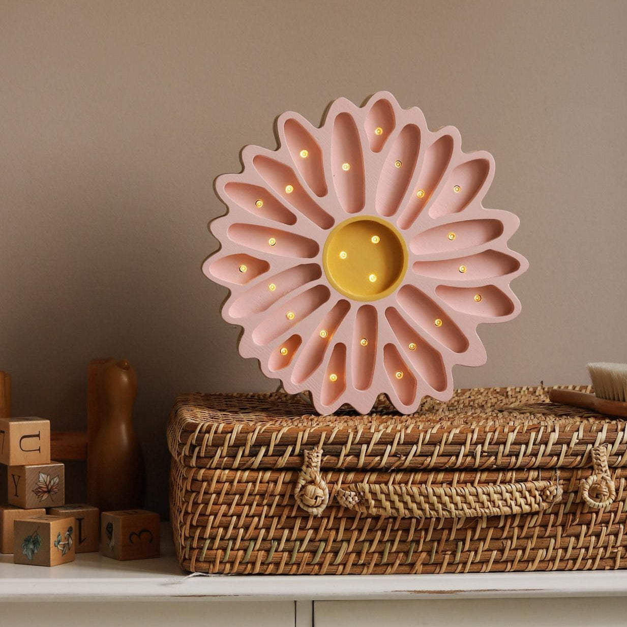 Blumen-Holzlampe Gänseblümchen Weiß Nachtlicht LED Kinderzimmer Boho Deko Handgemachte Lampe für Mädchen Kinderzimmer Boho Kinderzimmer Geschenk zur Mädchen Taufe