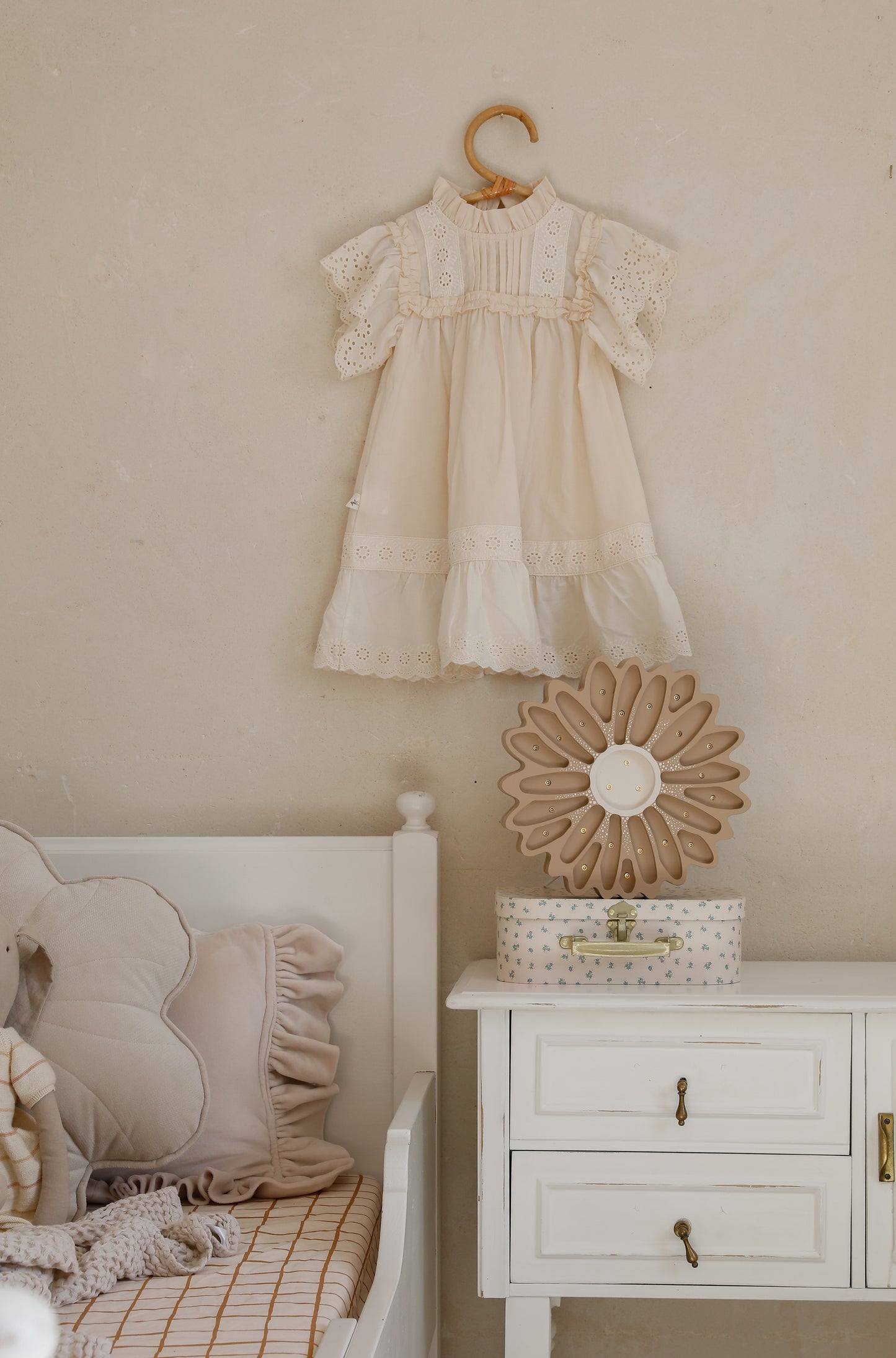Little Lights Daisy Night Light | Cappuccino Dots