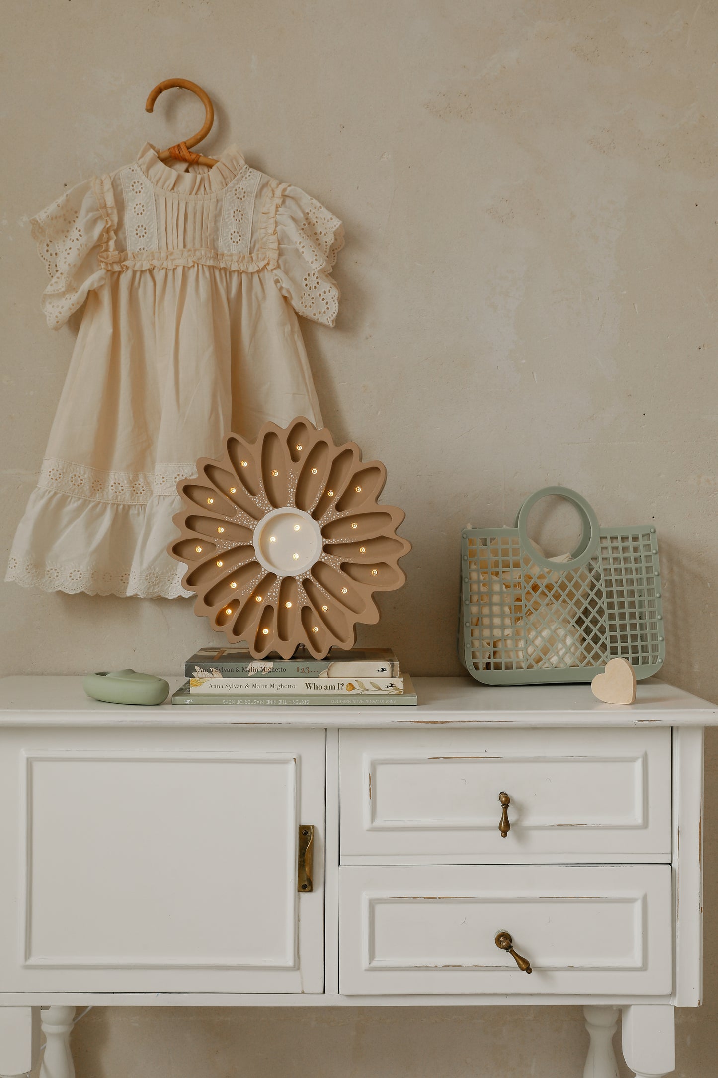 Little Lights Daisy Night Light | Cappuccino Dots