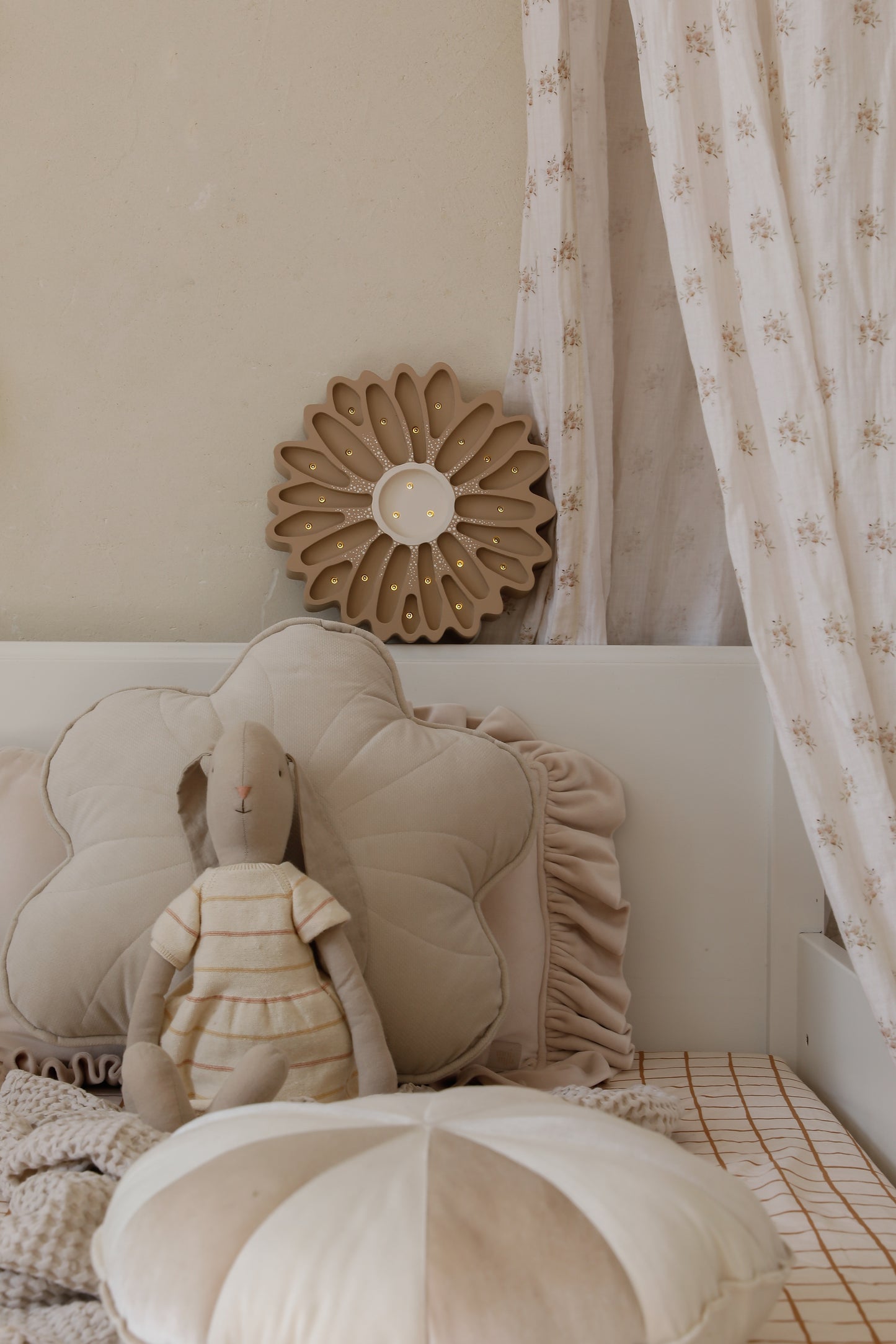 Little Lights Daisy Night Light | Cappuccino Dots