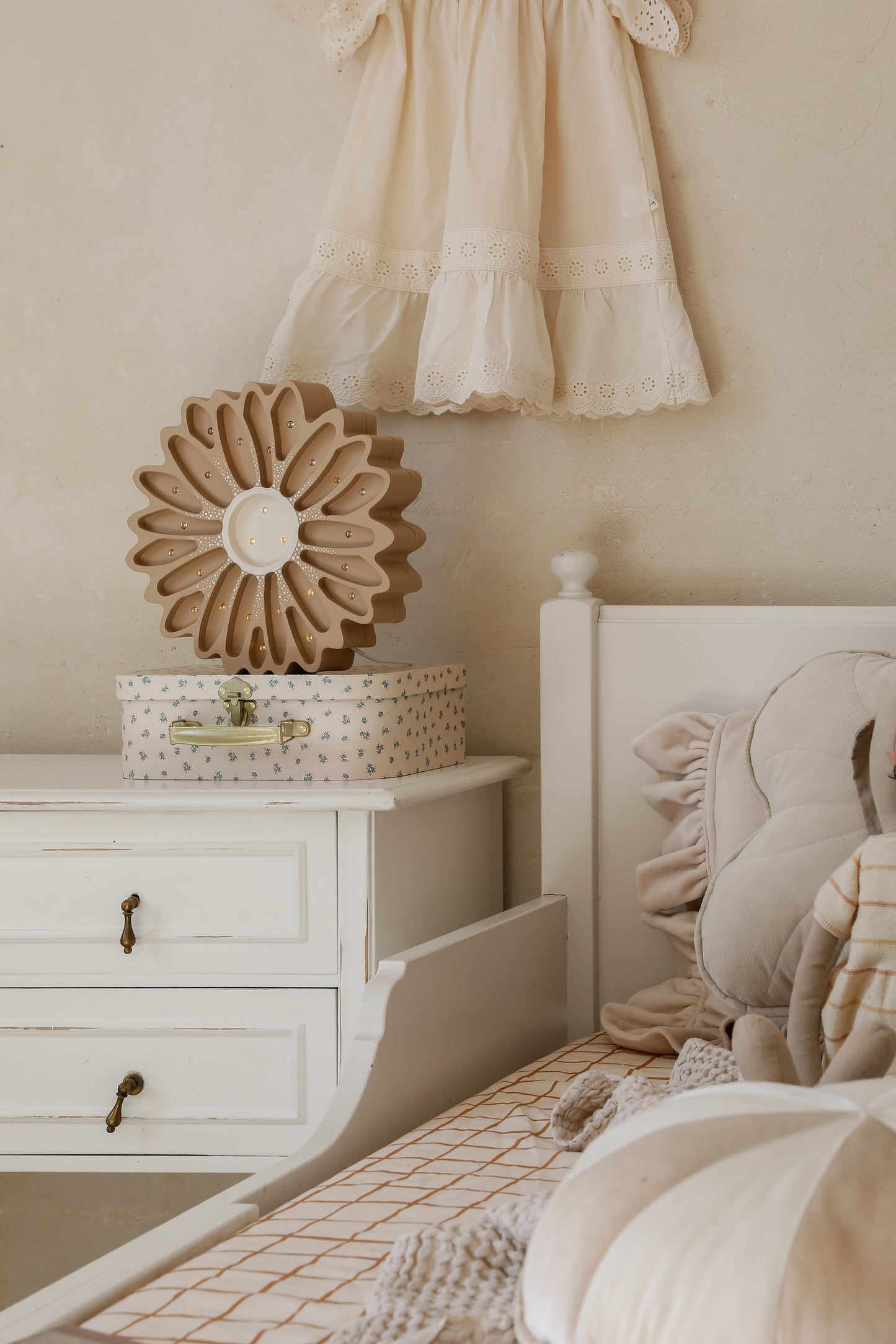 Little Lights Daisy Night Light | Cappuccino Dots