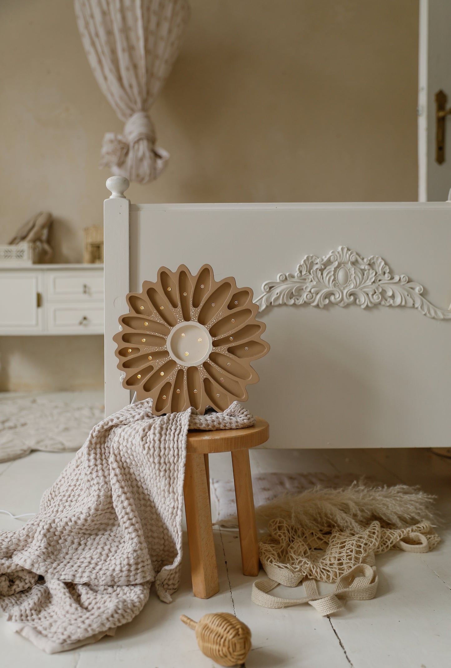 Little Lights Daisy Night Light | Cappuccino Dots