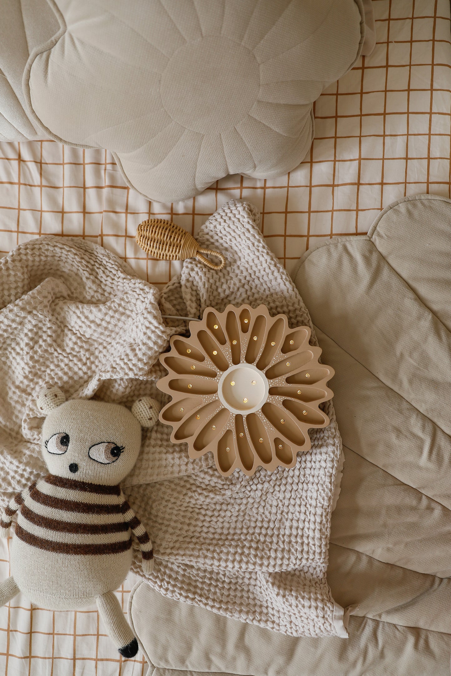 Little Lights Daisy Night Light | Cappuccino Dots
