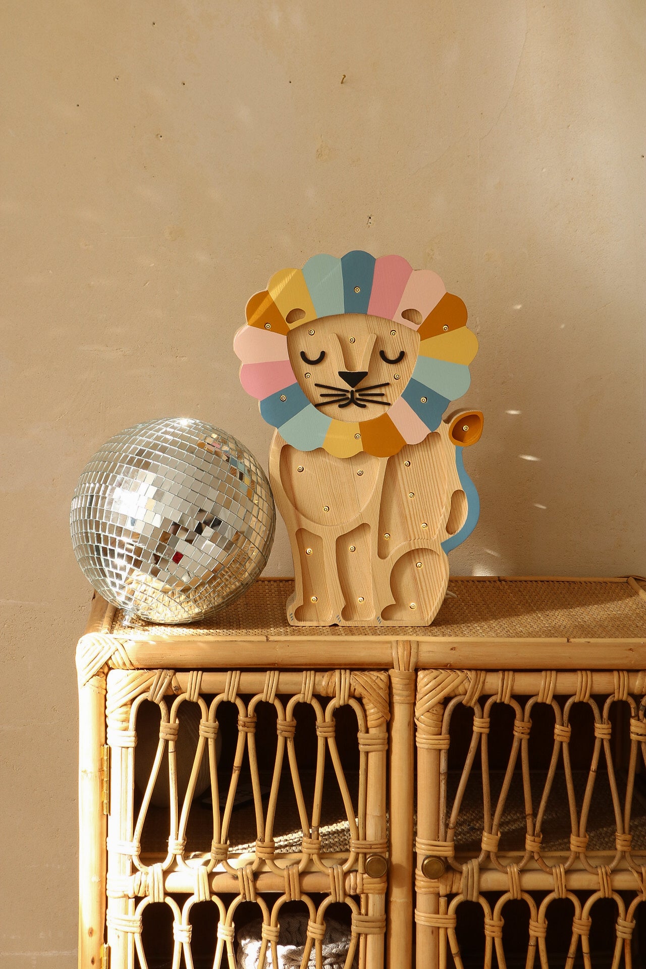 Kleines Löwen-Nachtlicht | Retro-Regenbogen
