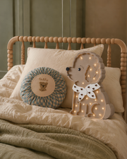 Little Lights Pudelhund Lotta Nachtlicht | Schokoladenherzen auf Beige