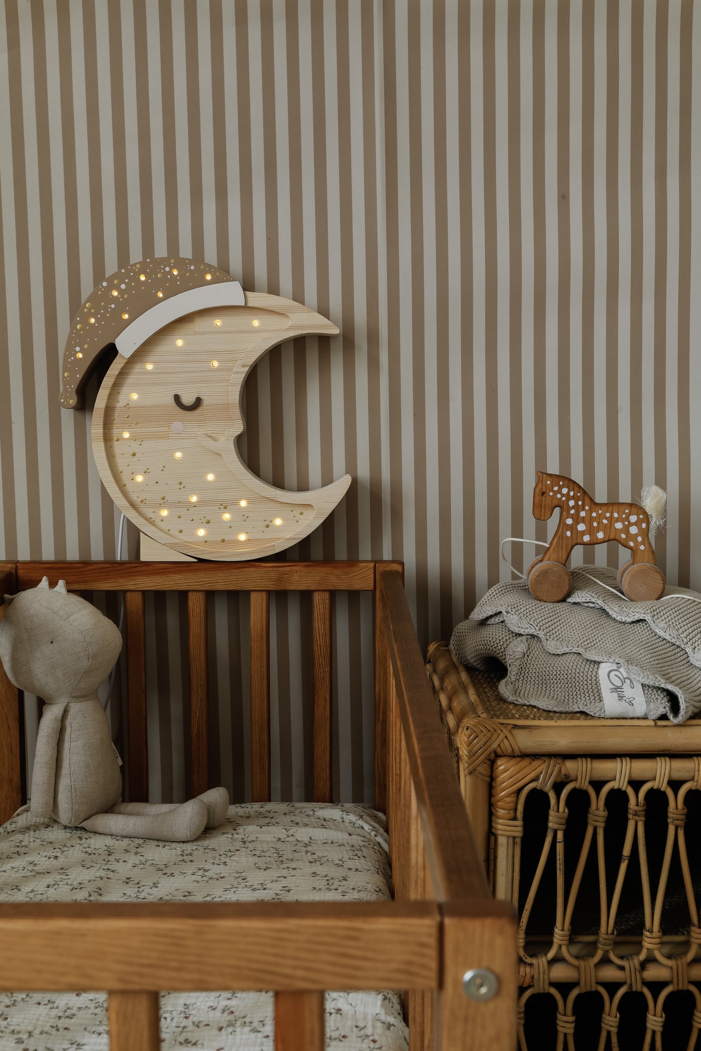 Lampka Nocna Księżyc Little Lights | Cappuccino Wood