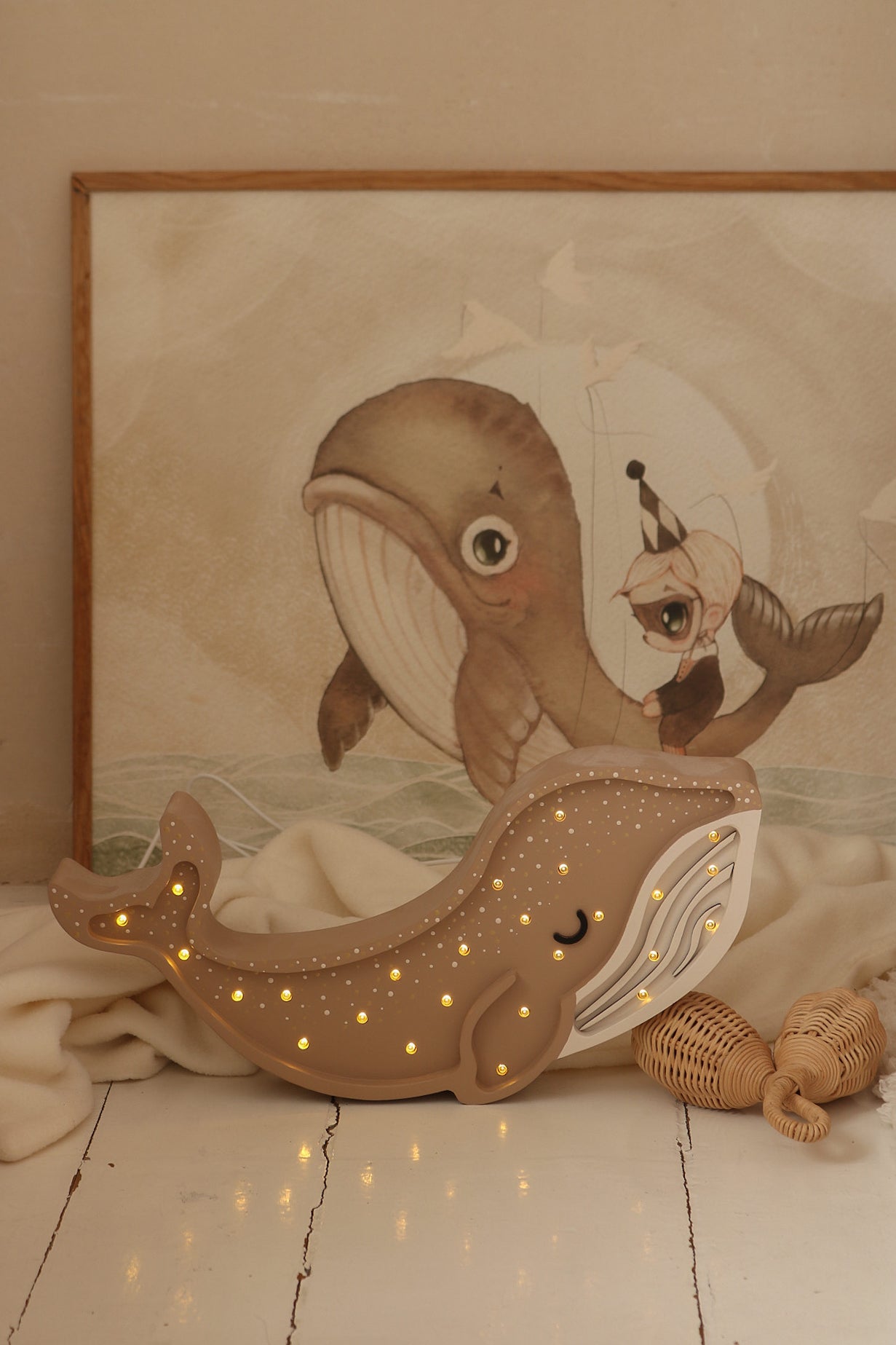 Lampka Nocna Wieloryb Little Lights | Cinamon Brown