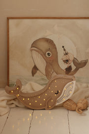Lampka Nocna Wieloryb Little Lights | Cinamon Brown