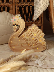 Entzückende Schwanenlampe, Kinderzimmer-Deko, Nachtlicht aus Holz, Schwan, Kinderzimmerlampe, handgefertigte Bohème-Märchenzimmer-Deko, Mädchenzimmer-Deko, Wandlampe