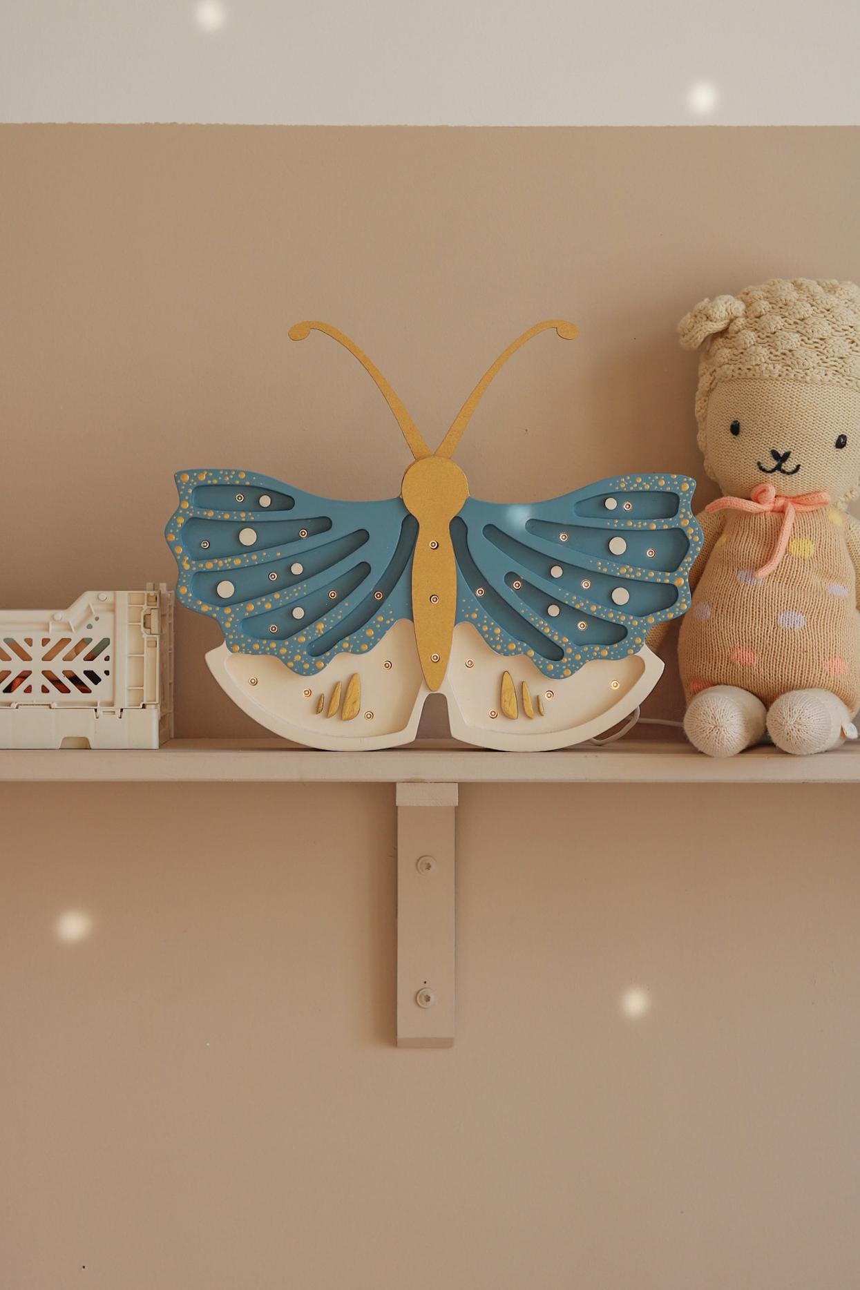 Holz-Schmetterling-Nachtlicht für Mädchenzimmer Handgefertigte Kinderzimmer-Deko Boho-Stil Goldener Schmetterling Glamour Gold Kinder Prinzessin Verträumte Magie