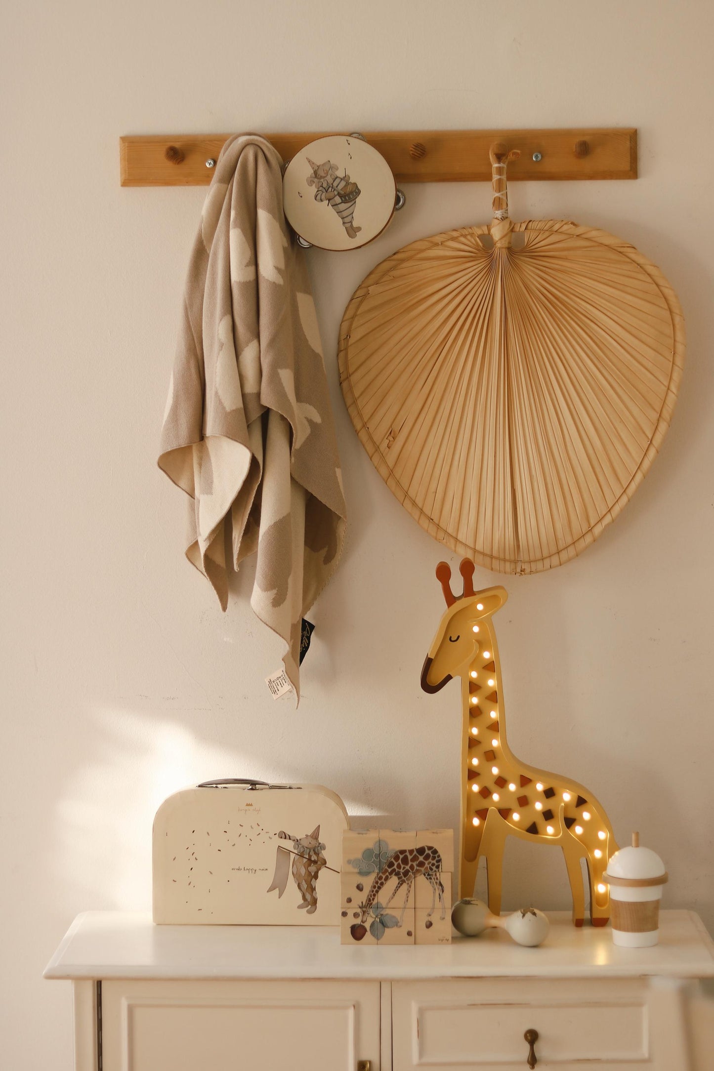 Holz Giraffen Nachtlicht Safari Deko für Kinderzimmer Handgemachte Lampe Dschungel Boho Beleuchtung Wandmontierte Kinderlampe Jungen Afrikanisches Tier Gelb