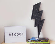Nachtlicht aus Holz mit Blitzmotiv, Zimmerdeko für Teenager, Lampe für Kleinkinder, schwarzes Blitz-Thema, Geschenk für Jungen, Superhelden Pop Art Rock & Roll