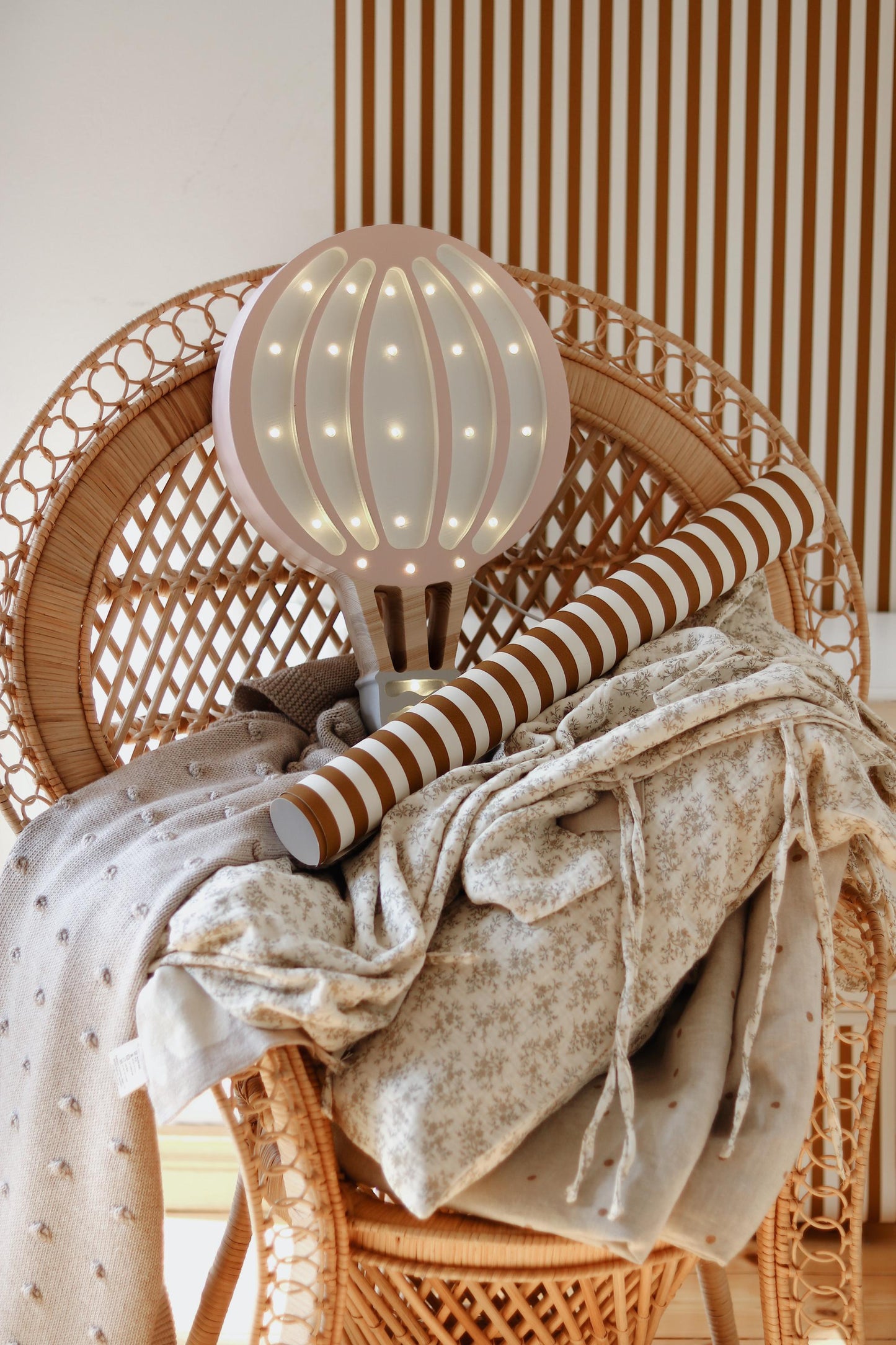 Heißluftballonlampe aus Holz, Nachtlicht, Kinderzimmer-Wanddeko, Montessori-Zimmer-Geschenk, Mädchen, Retro-Kinderzimmer, Rosa, Mädchen-Dekoration, Geburtstag, Zirkus