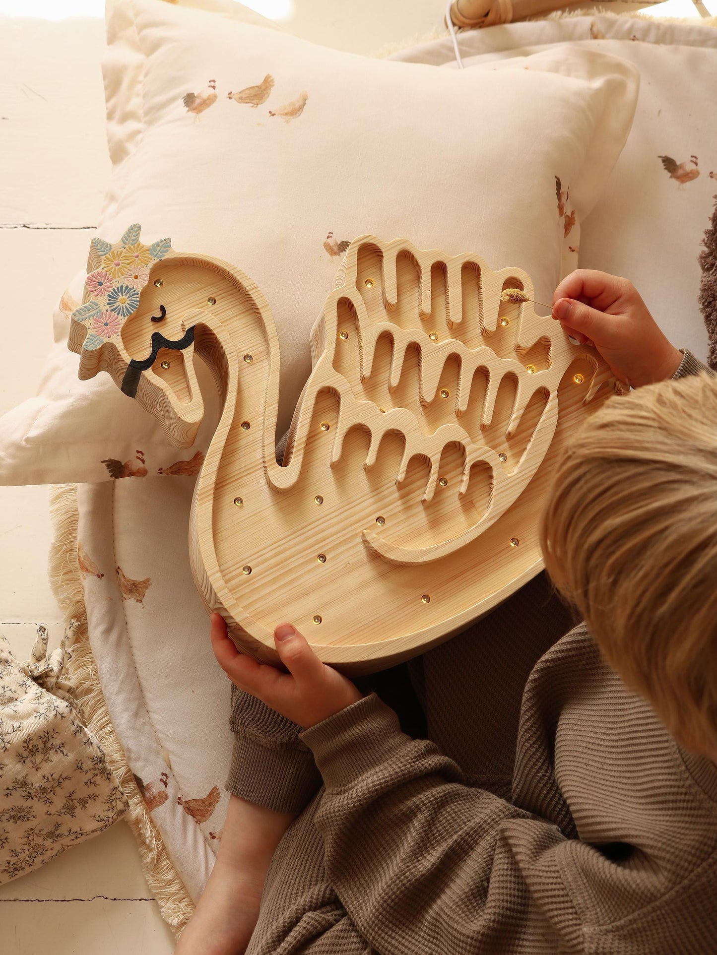 Entzückende Schwanenlampe, Kinderzimmer-Deko, Nachtlicht aus Holz, Schwan, Kinderzimmerlampe, handgefertigte Bohème-Märchenzimmer-Deko, Mädchenzimmer-Deko, Wandlampe