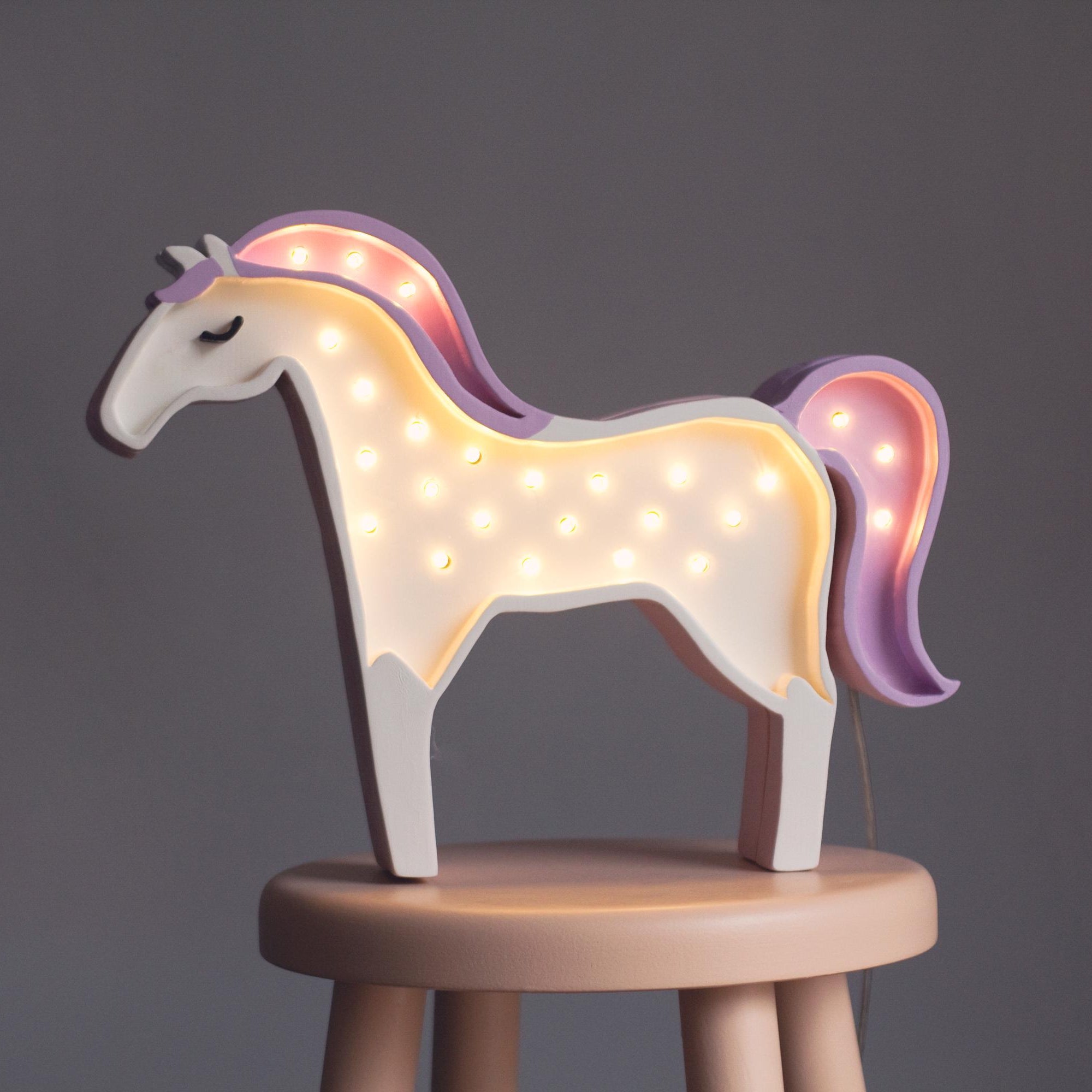 Entzückende Pferdelampe für das Kinderzimmer, handgemachte Beleuchtung im Tiermotiv für Kinderzimmer, Nachttischlampe für Kinder, Boho-Zimmerdeko, einzigartiges Babygeschenk