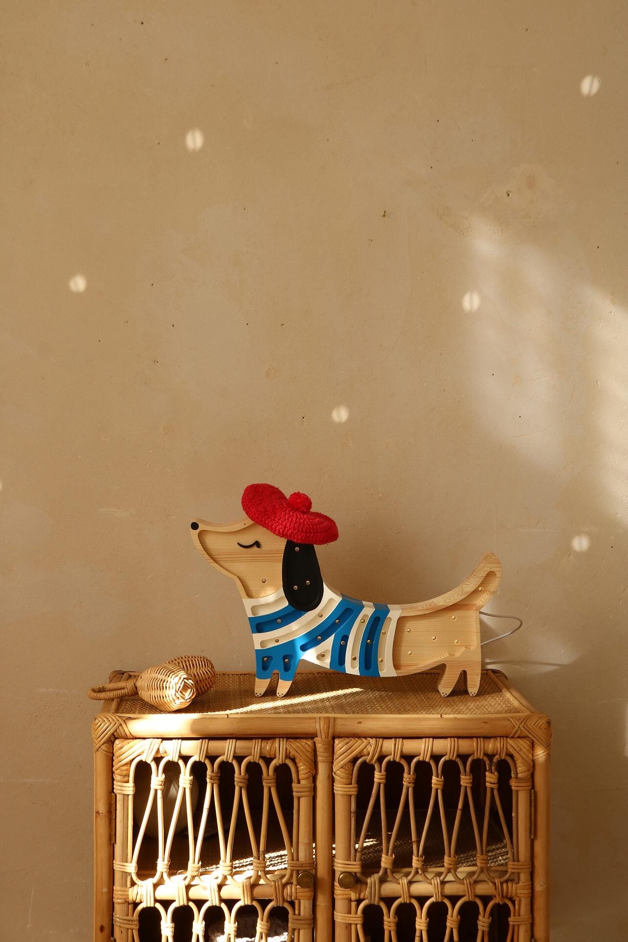 Nachtlicht Hund Holz – Dackel Lampe für Kinderzimmer | Französischer Stil Babyzimmer Deko | Handgemachte Welpen Nachtlampe Hundeliebhaber Geschenk Frankreich Liebhaber