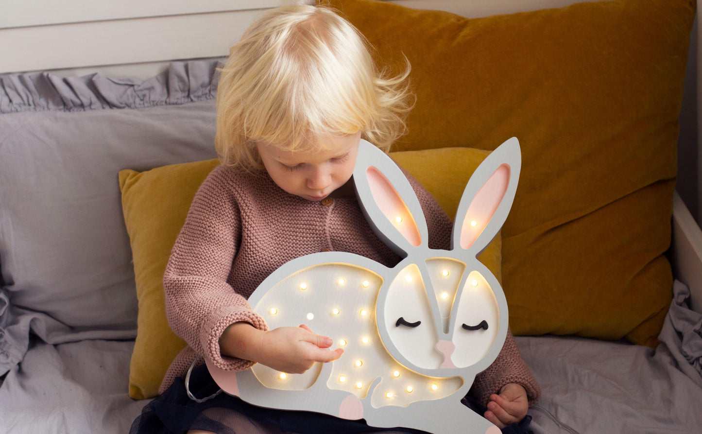 Holz-Hasen-Nachtlicht, Waldmotiv, Kinderzimmer, Wald-Dekorlampe für Babyzimmer, Boho-grauer Hase, Mädchen, Wald-Pastell-Dekoration, Grau