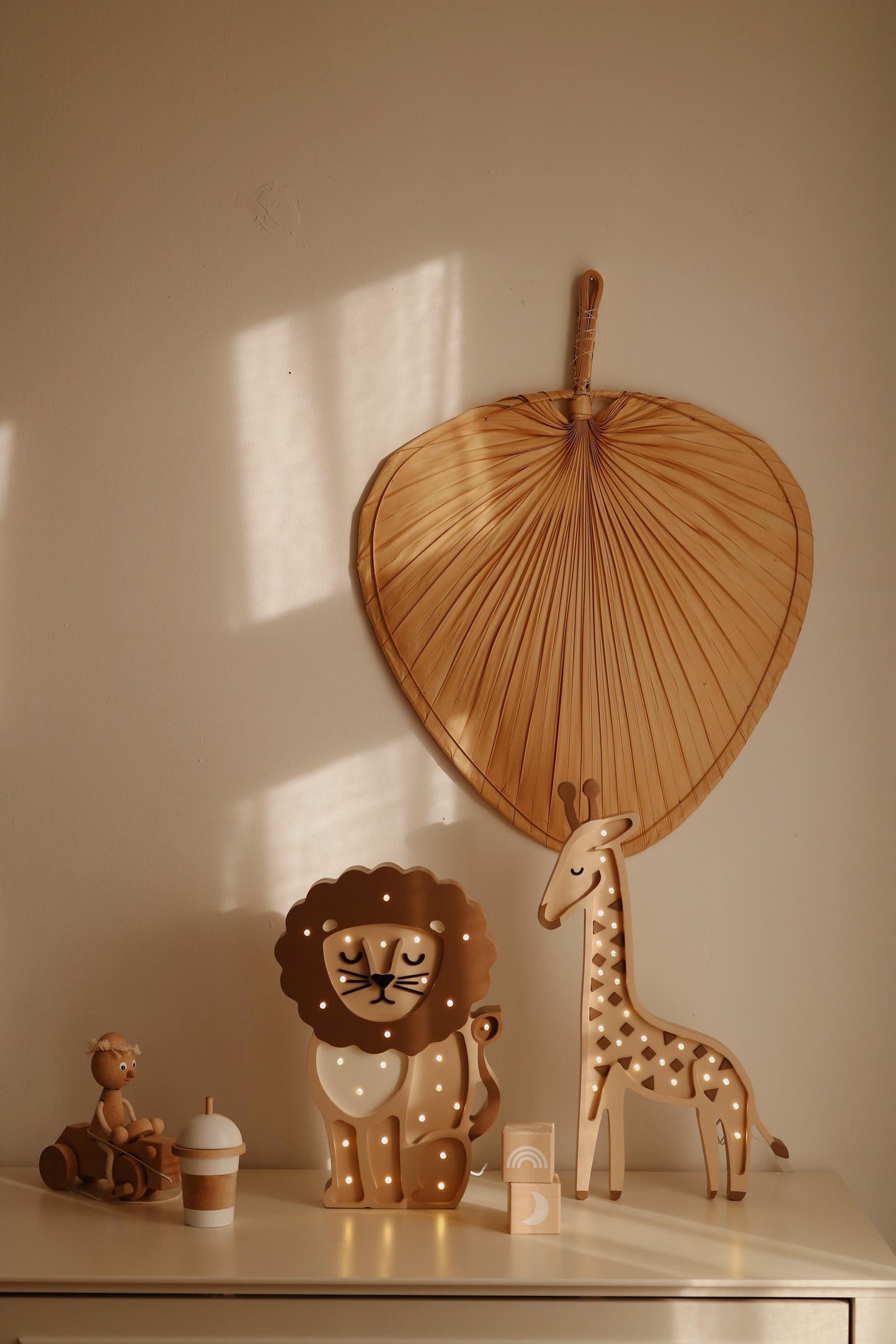 Holz-Giraffen-Nachtlicht Safari-Deko für Kinderzimmer Handgefertigte Lampe Dschungel Boho Wandlampe Kinderzimmerlampe Jungen Afrikanisches Tier Beige Braun