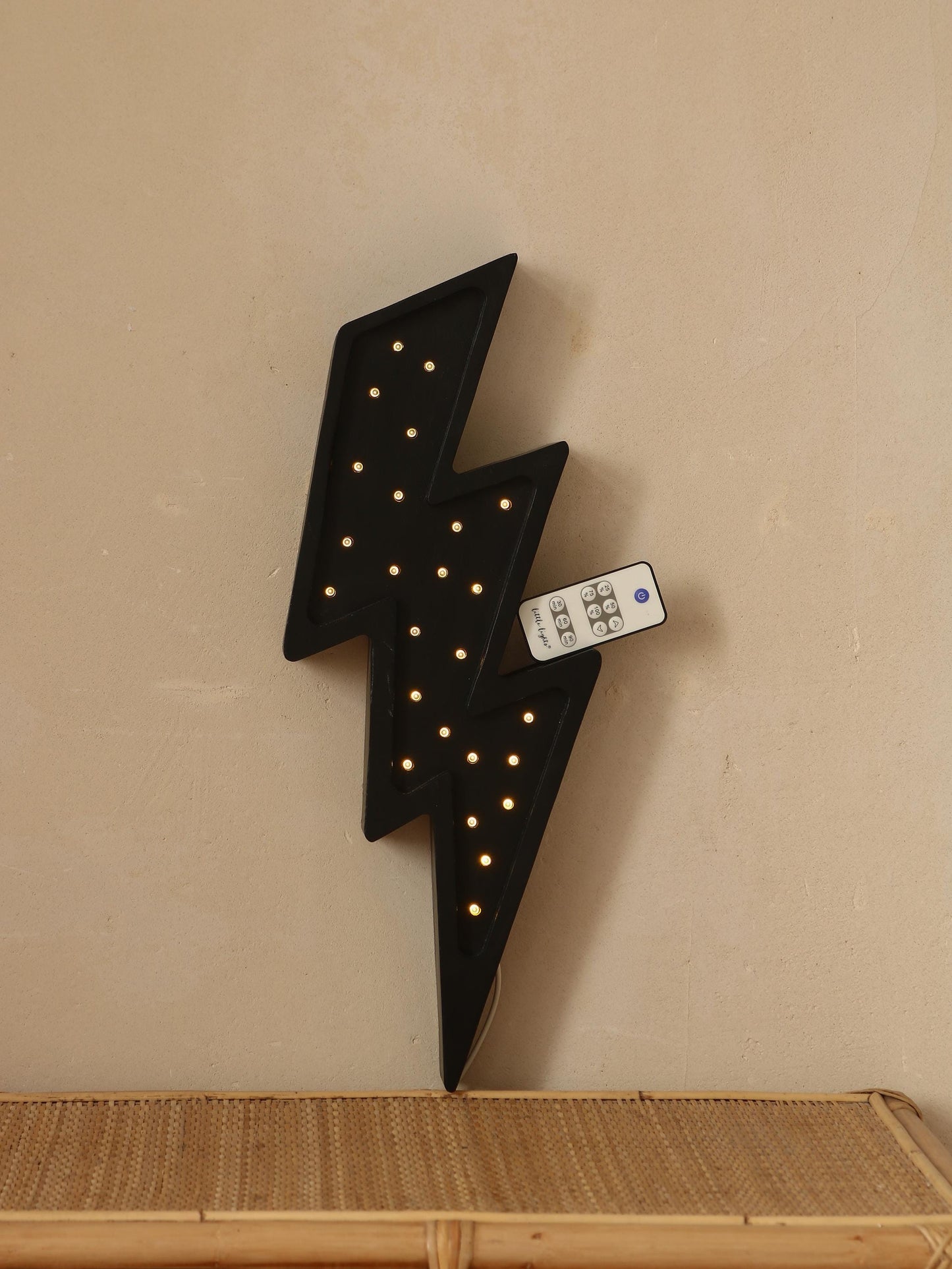 Nachtlicht aus Holz mit Blitzmotiv, Zimmerdeko für Teenager, Lampe für Kleinkinder, schwarzes Blitz-Thema, Geschenk für Jungen, Superhelden Pop Art Rock & Roll