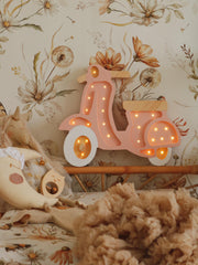 Bezaubernde Roller-Lampe für Kinderzimmer-Deko – Handgemachtes Retro-Abenteuer-Thema für Kinderzimmer – Handgefertigte Holz-Kinderzimmerlampe Vespa Italien Liebhaber