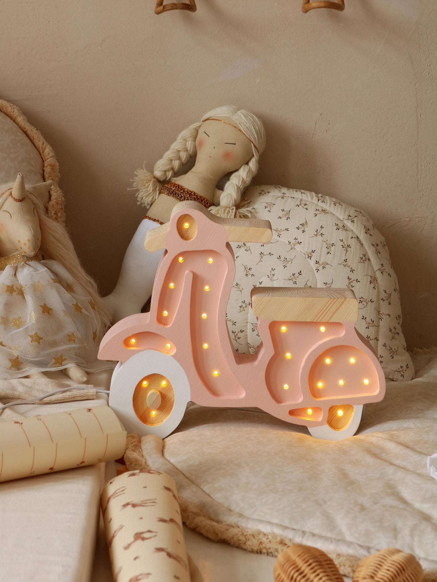Bezaubernde Roller-Lampe für Kinderzimmer-Deko – Handgemachtes Retro-Abenteuer-Thema für Kinderzimmer – Handgefertigte Holz-Kinderzimmerlampe Vespa Italien Liebhaber