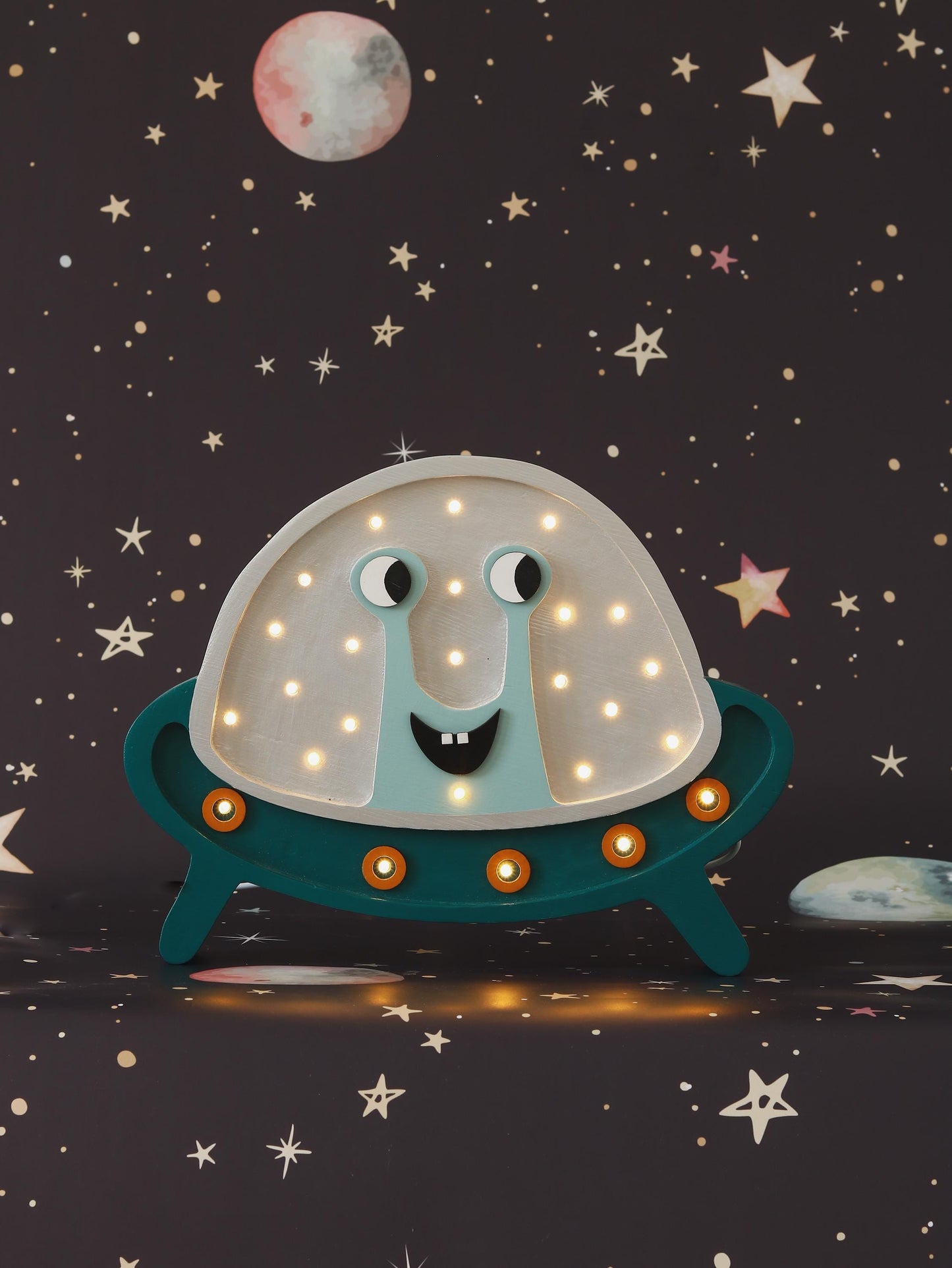 Little Lights UFO-Holzlampe – Handgefertigtes LED-Nachtlicht für Kinder – Weltraum-Kinderzimmer-Deko – Baby- oder Kleinkindgeschenk – Sanfte Nachtbeleuchtung