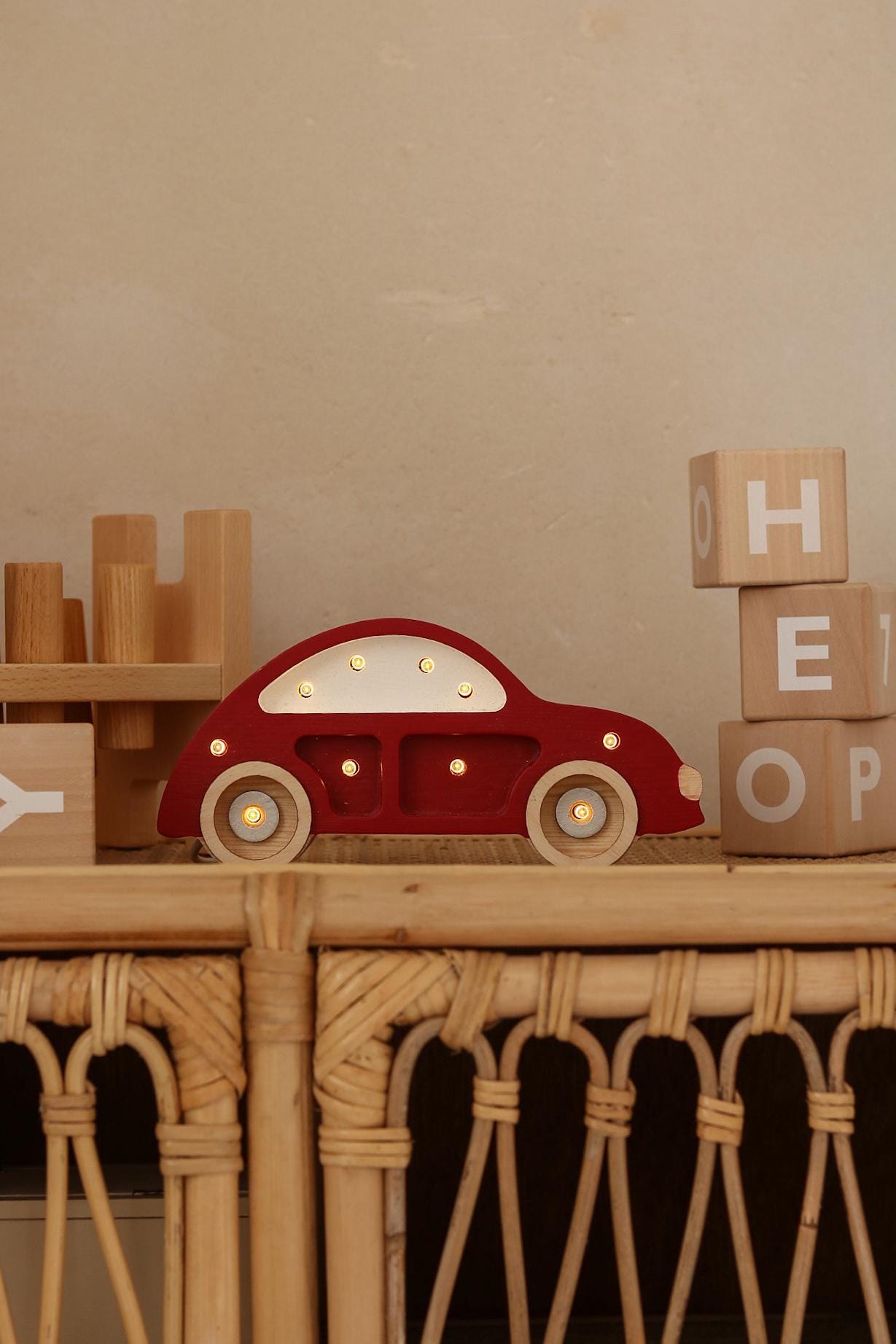 Nachtlicht Holzauto Retro für Jungenzimmer Klassische rote Autolampe Kinderzimmer Deko Fahrzeug-Thema Kinderzimmer Baby Junge Wandlampe Babyparty-Geschenk