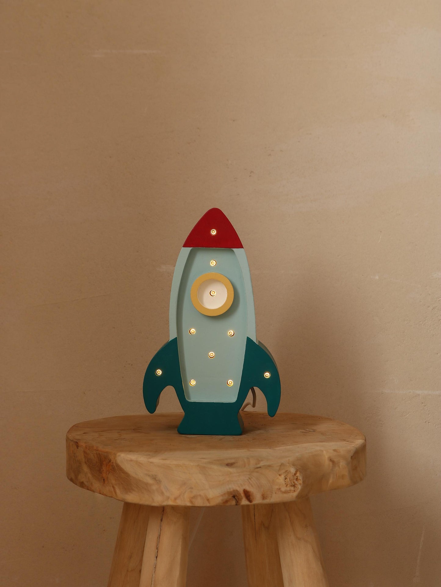 Weltraumraketen-Nachtlicht für kleine Astronauten Kinderzimmer Weltraum-Themenlampe für kleine Entdecker Weltraumabenteuer-Dekoration Kosmisches Jungenzimmer Galaktisch