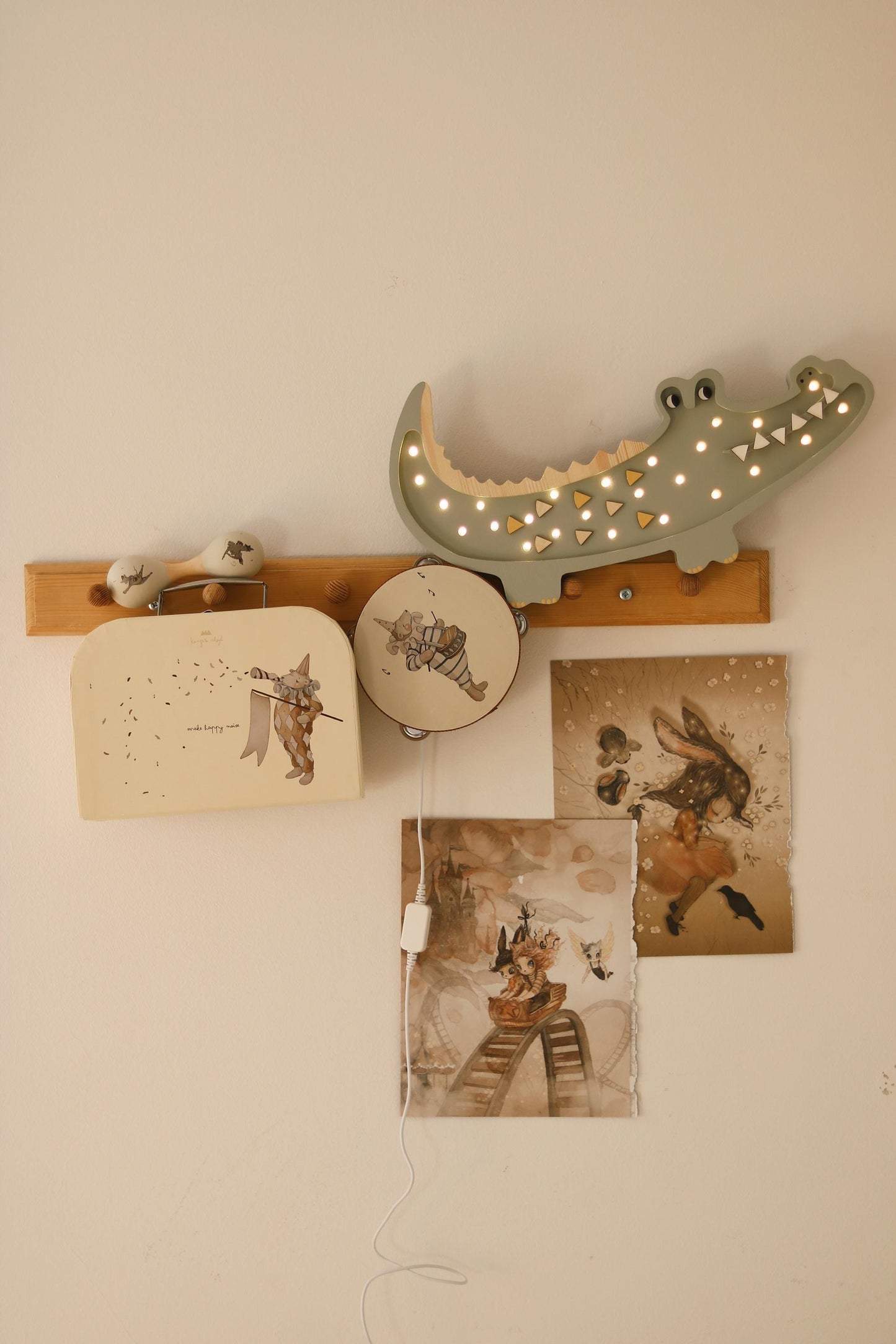 Holz Krokodil Nachtlicht für Kinder Safari Lampe Boho Kinderzimmer Deko für Jungen Babyparty Khakigrün Geschenk Dschungel Thema Alligator Jungenzimmer
