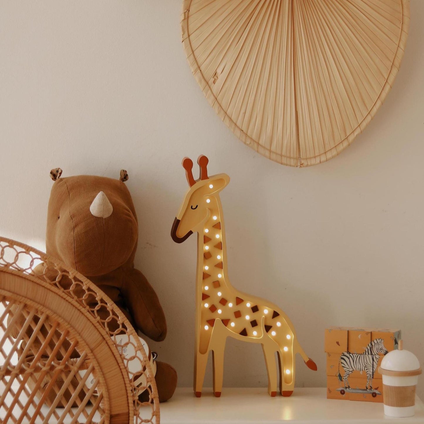 Holz Giraffen Nachtlicht Safari Deko für Kinderzimmer Handgemachte Lampe Dschungel Boho Beleuchtung Wandmontierte Kinderlampe Jungen Afrikanisches Tier Gelb