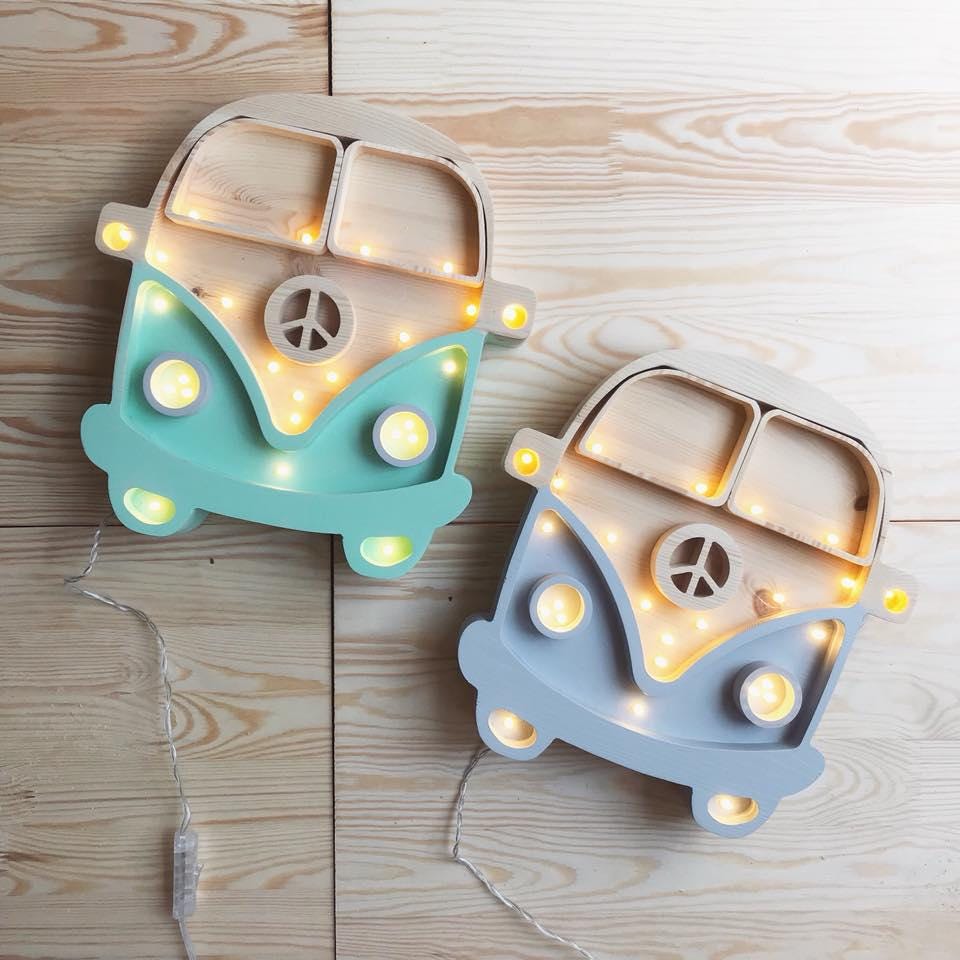 Little Lights Holzauto-Lampe – Handgefertigte Holzlampe – Magisches LED-Nachtlicht für kleine Entdecker – Perfektes Geburtstags- & Babypartygeschenk