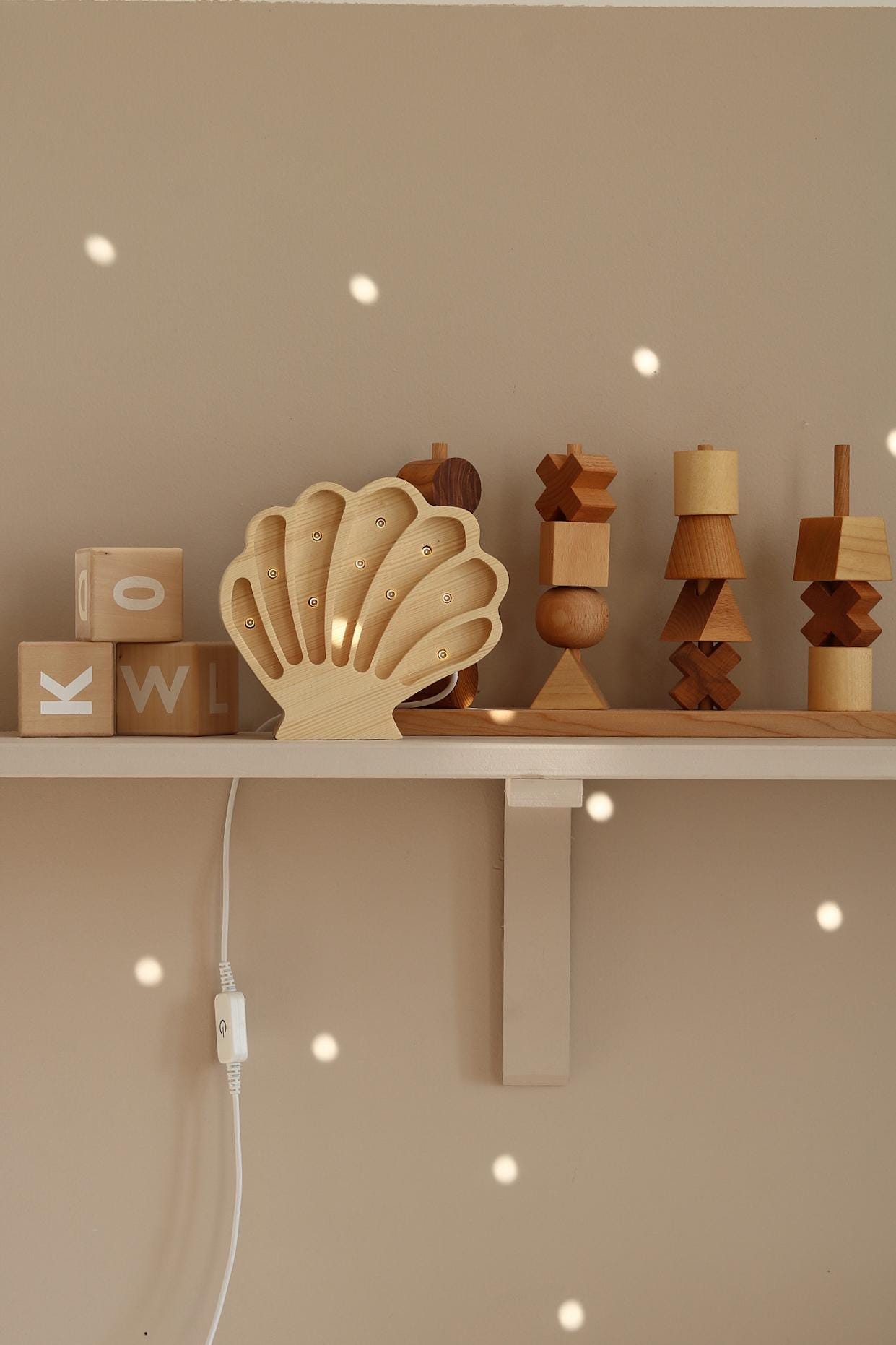 Muschel-Nachtlicht aus Holz, pinkfarbene Lampe für Meerjungfrauen-Zimmer, Kinderzimmer, Ozean-Thema-Deko, Küsten-Kinderzimmer-Deko, Boho-Stil, Ozean-inspiriert, Bali-Stil
