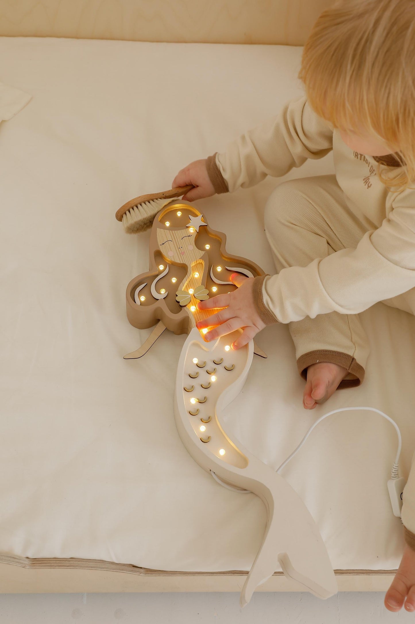 Little Lights Meerjungfrauenlampe – LED-Nachtlicht aus Holz für Kinder – Magische Ozean-inspirierte Kinderzimmerdeko – Handgemachtes Geschenk für Mädchen
