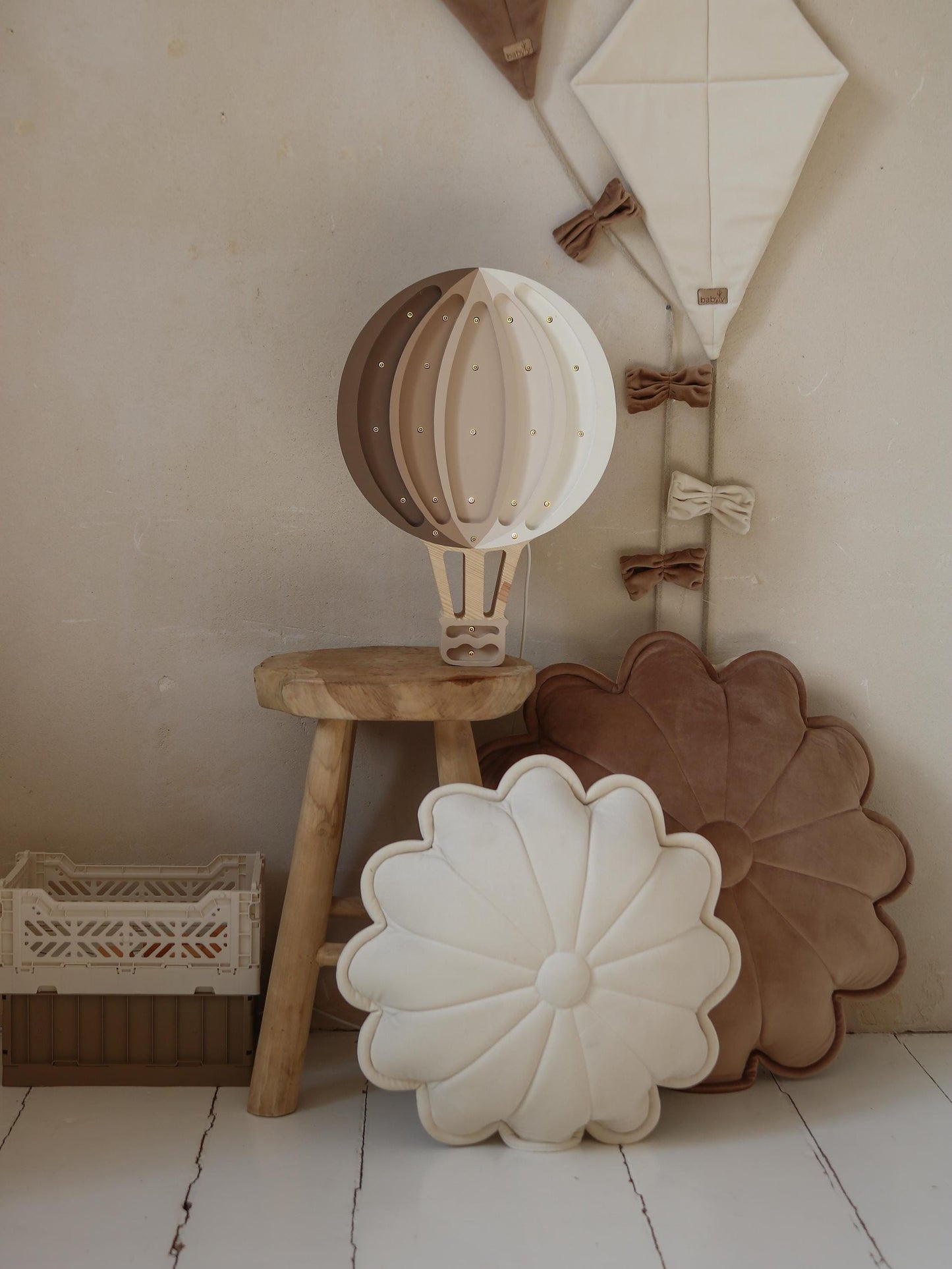 Hölzerne Heißluftballon Lampe Nachtlicht Kinderzimmer Wanddekoration Montessori Raum Geschenk für abenteuerlustigen Jungen Reisender Cappuccino Regenbogen Braun Jungen