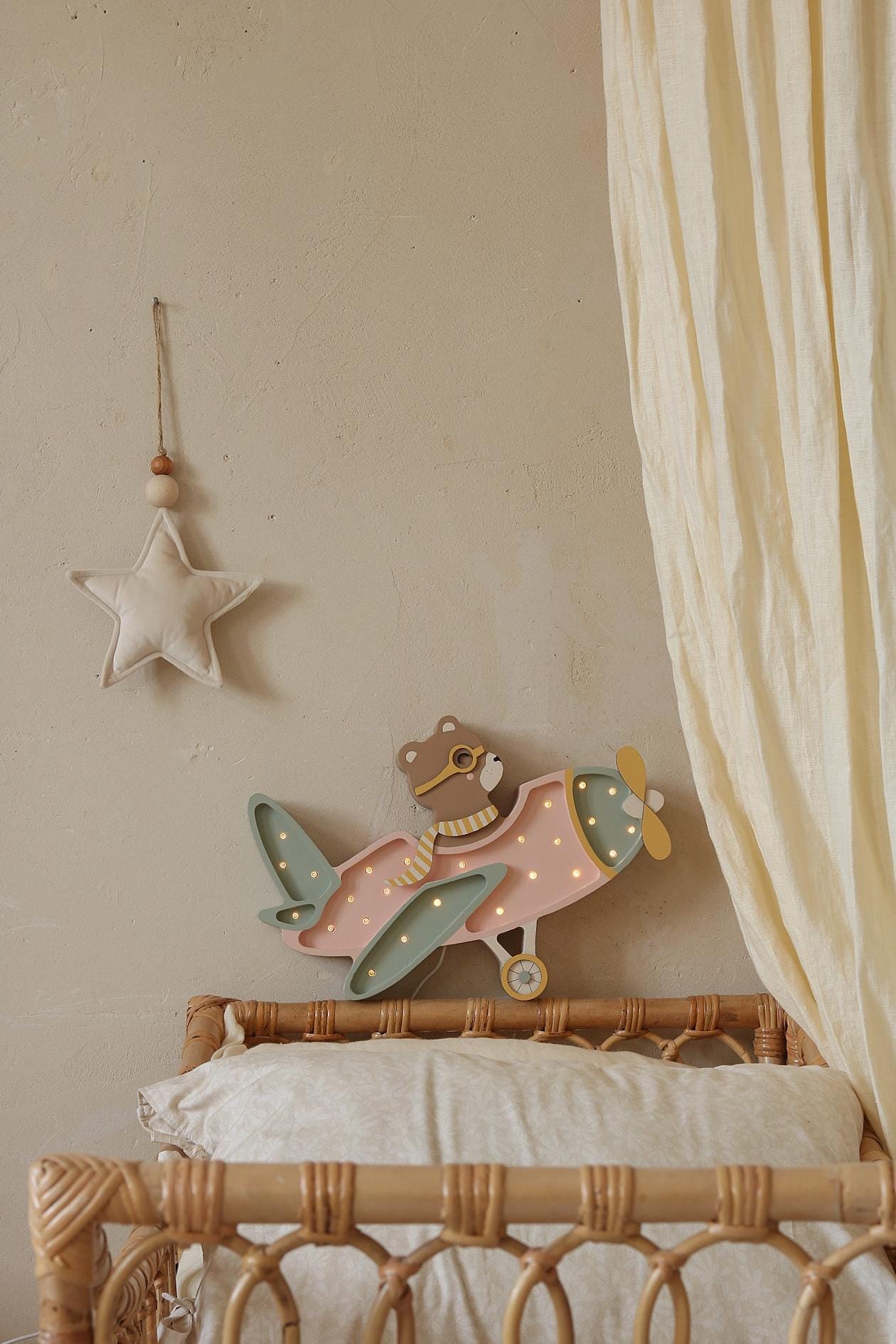 Holz Nachtlicht Retro Flugzeug Lampe Kinderzimmer Rosa Deko Handgemacht Reise & Abenteuer für Kinderzimmer Bär im Flugzeug Lampe Pilotenbär
