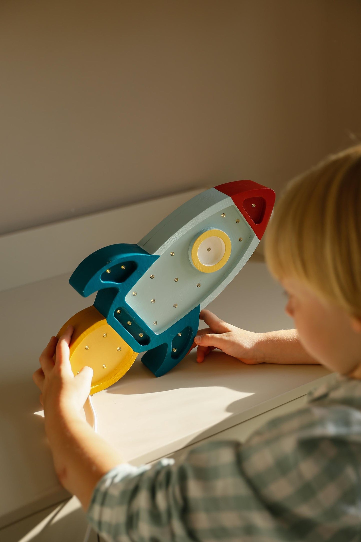 Weltraumraketen-Nachtlicht für kleine Astronauten Kinderzimmer Weltraum-Thema Galaktische Lampe für kleine Entdecker Weltraumabenteuer-Deko Kosmisches Jungenzimmer