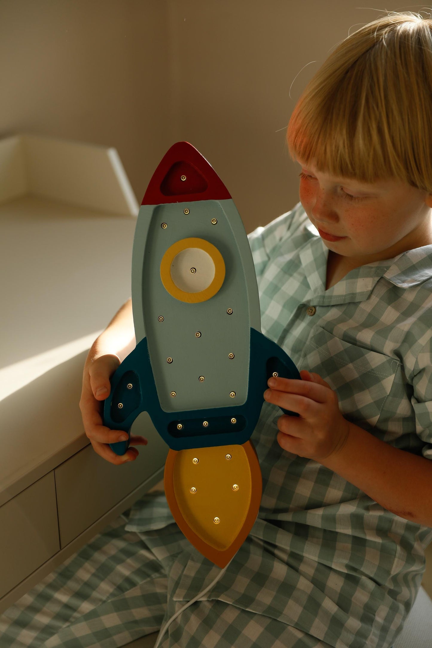Weltraumraketen-Nachtlicht für kleine Astronauten Kinderzimmer Weltraum-Thema Galaktische Lampe für kleine Entdecker Weltraumabenteuer-Deko Kosmisches Jungenzimmer