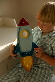 Weltraumraketen-Nachtlicht für kleine Astronauten Kinderzimmer Weltraum-Thema Galaktische Lampe für kleine Entdecker Weltraumabenteuer-Deko Kosmisches Jungenzimmer
