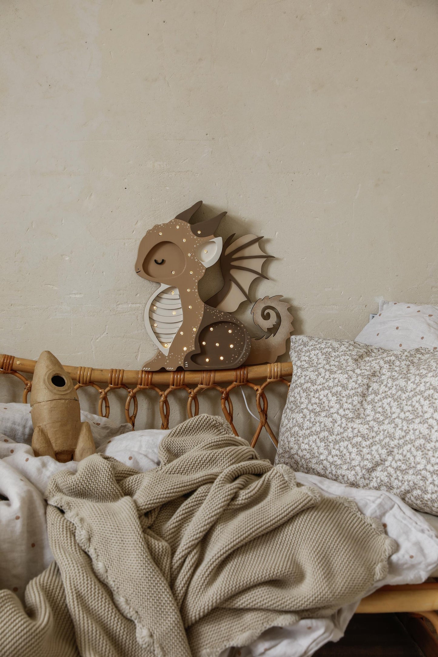 Nachtlicht Holzdrache Handgemachte Märchen-Deko LED Kinderzimmerlampe Montessori Babyzimmerleuchte Fantasy-Thema Kinderzimmerdeko Geschenk für Jungen