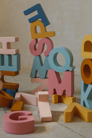 Hölzerne Alphabet-Buchstaben für Kinder – personalisierte Deko – pädagogische Holzbuchstaben – Montessori-Geschenk – Waldorf-Holzklötze – Holzspielzeug