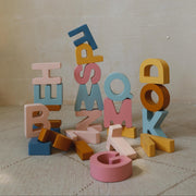 Hölzerne Alphabet-Buchstaben für Kinder – personalisierte Deko – pädagogische Holzbuchstaben – Montessori-Geschenk – Waldorf-Holzklötze – Holzspielzeug