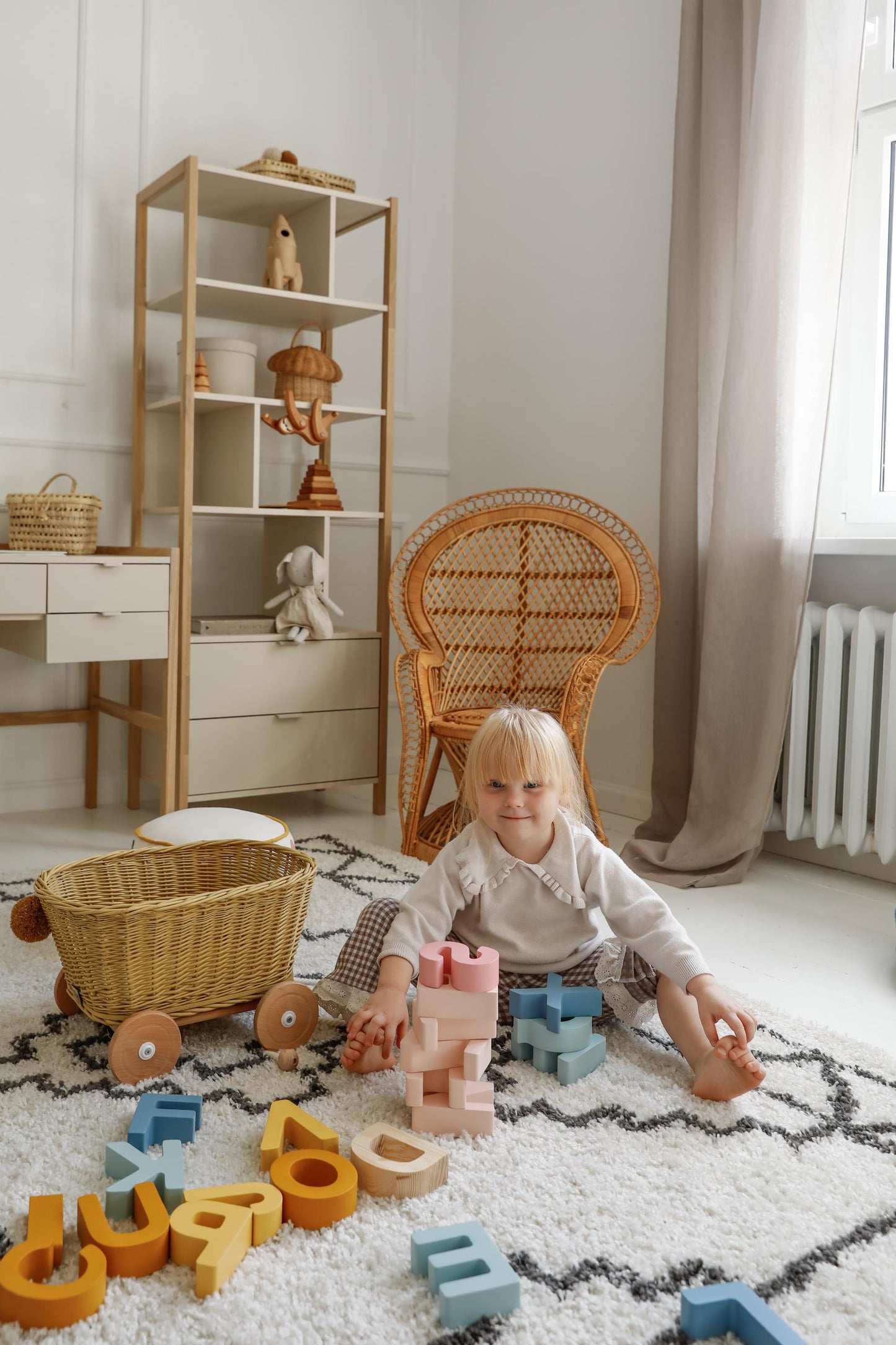 Hölzerne Alphabet-Buchstaben für Kinder – personalisierte Deko – pädagogische Holzbuchstaben – Montessori-Geschenk – Waldorf-Holzklötze – Holzspielzeug