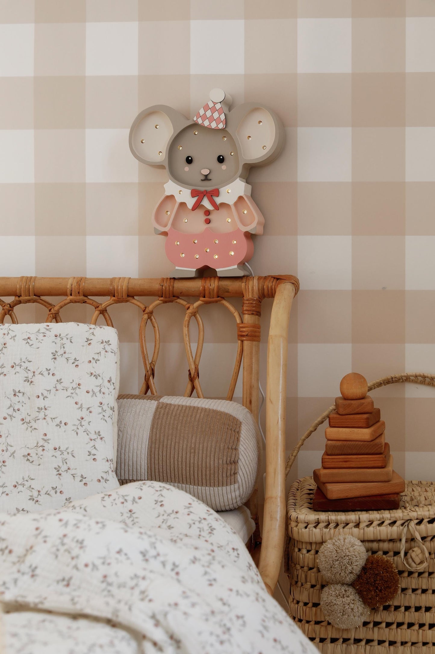 Nachtlicht Maus aus Holz für Kinder, handgefertigte Babyzimmerlampe, Babypartygeschenk, Maus im Maileg-Stil, Zirkus-Motiv, Mädchenzimmer, Rosa, Tierwanddeko
