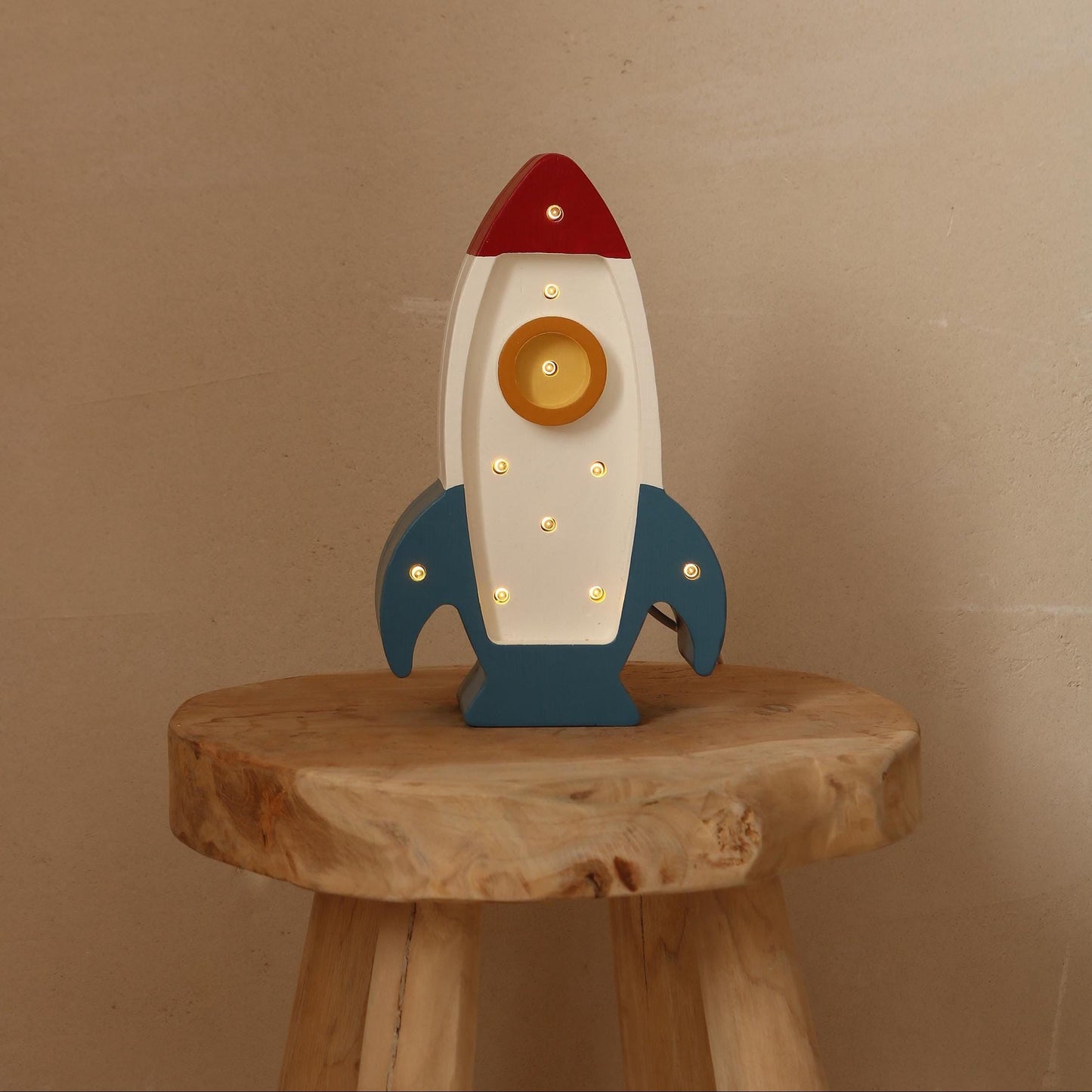 Holz-Weltraumraketen-Nachtlicht Kleiner Astronaut Kinderzimmer Weltraum-Thema Weiße Lampe Entdecker Weltraum-Abenteuer Deko Kosmischer Jungenzimmer Galaktisch