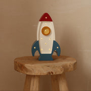Holz-Weltraumraketen-Nachtlicht Kleiner Astronaut Kinderzimmer Weltraum-Thema Weiße Lampe Entdecker Weltraum-Abenteuer Deko Kosmischer Jungenzimmer Galaktisch