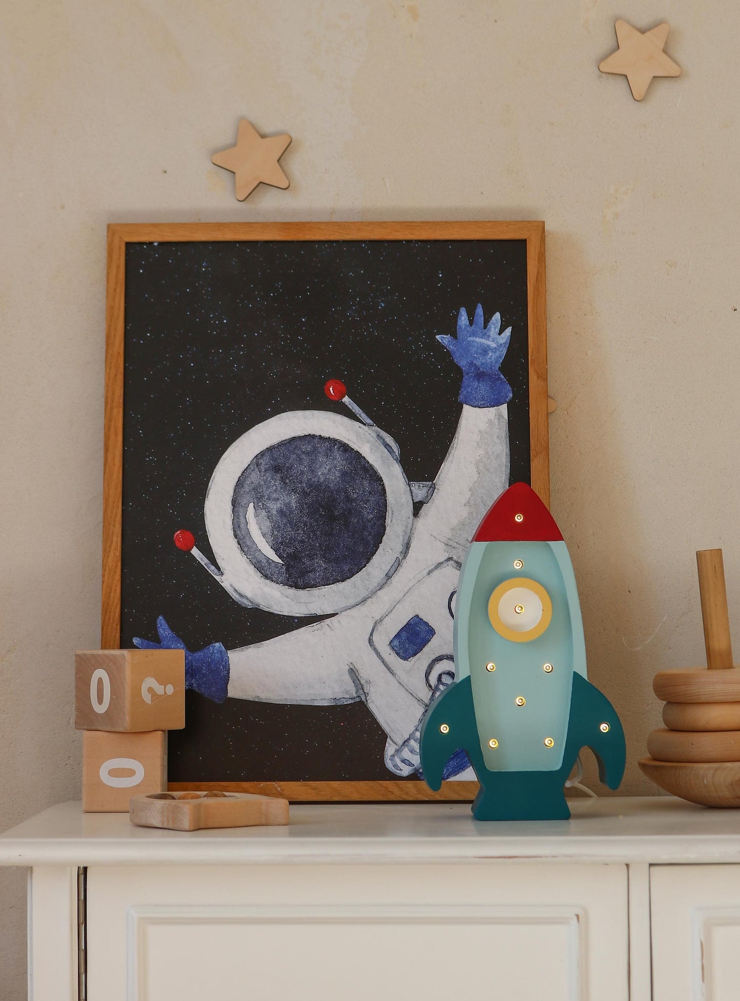 Weltraumraketen-Nachtlicht für kleine Astronauten Kinderzimmer Weltraum-Themenlampe für kleine Entdecker Weltraumabenteuer-Dekoration Kosmisches Jungenzimmer Galaktisch