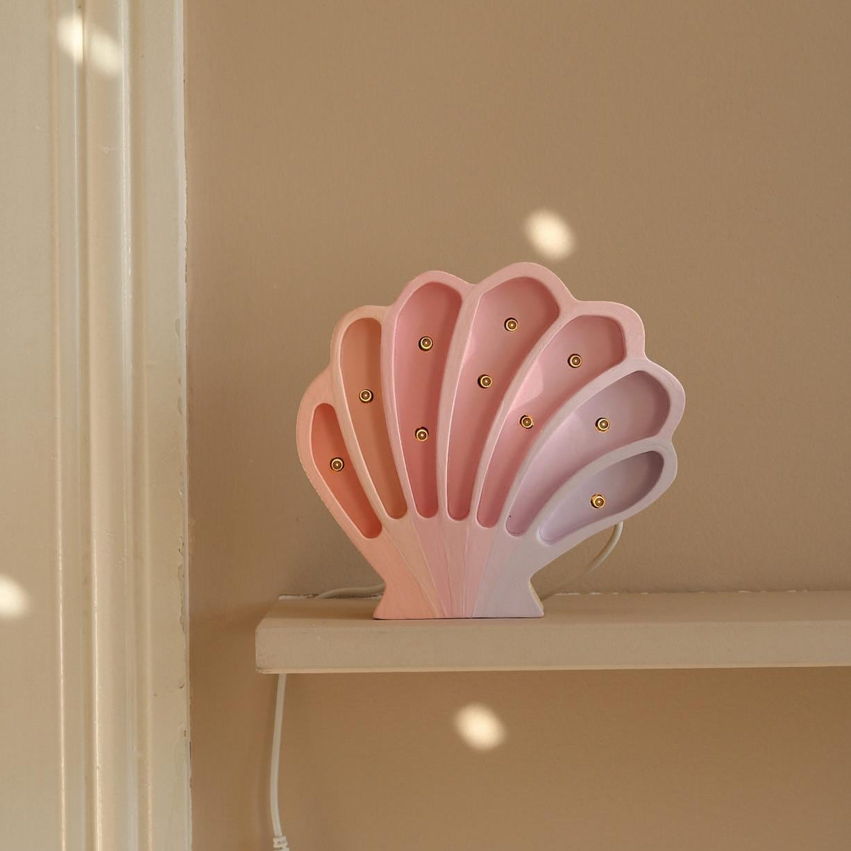 Muschel-Nachtlicht aus Holz, rosa Lampe für Meerjungfrauen-Zimmer, Kinderzimmer, Ozean-Thema-Deko, Küsten-Kinderzimmer-Deko, Boho-Stil, vom Meer inspiriertes Geschenk für Mädchen