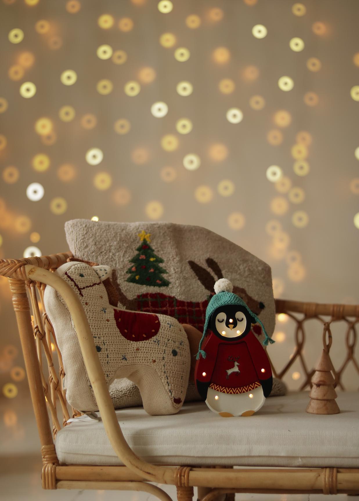 Christmas Penguin Night Light Wooden Bedside Lamp for Kids Holiday Nursery Decor Arctic-Themed for Children’s Room Winter Wonderland