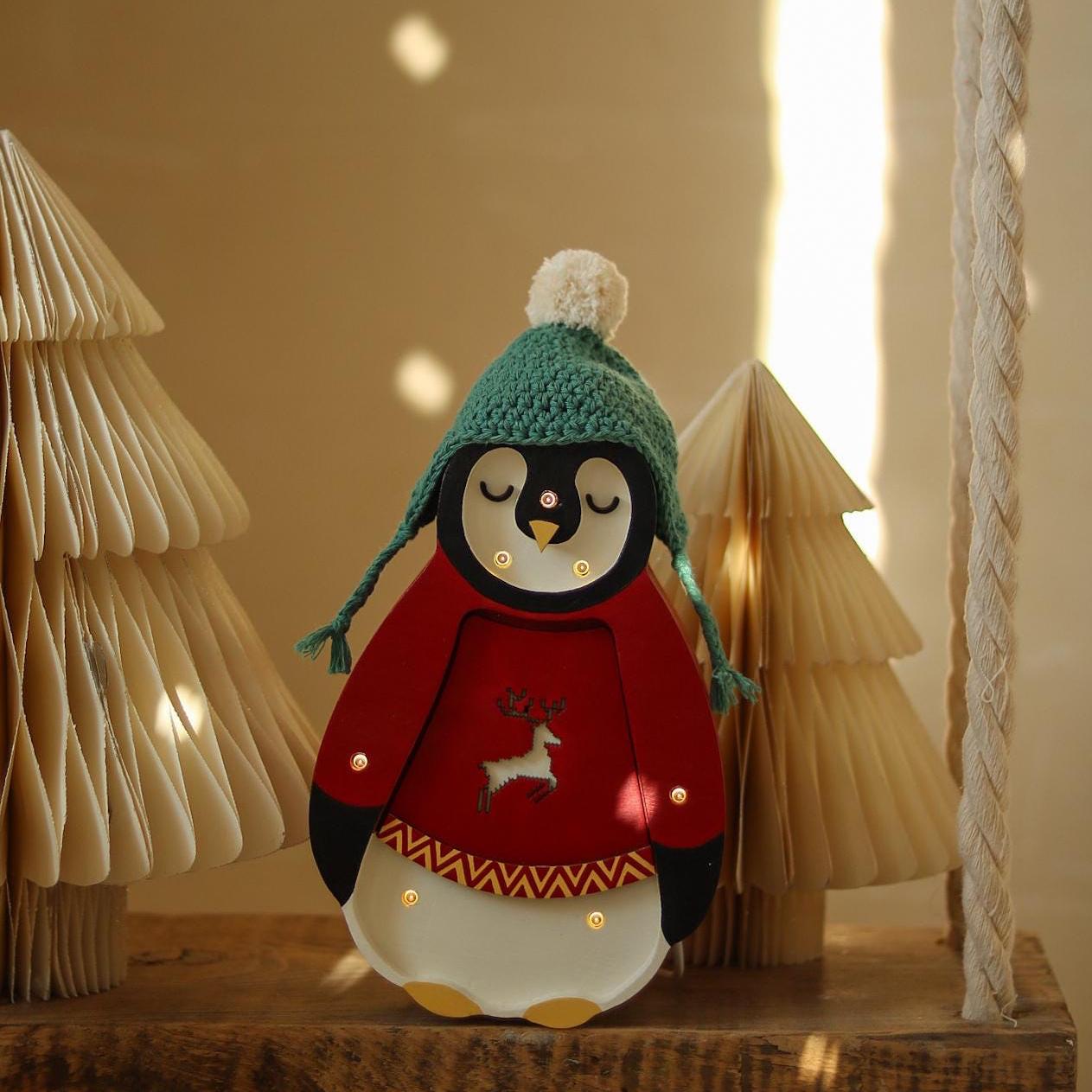 Christmas Penguin Night Light Wooden Bedside Lamp for Kids Holiday Nursery Decor Arctic-Themed for Children’s Room Winter Wonderland